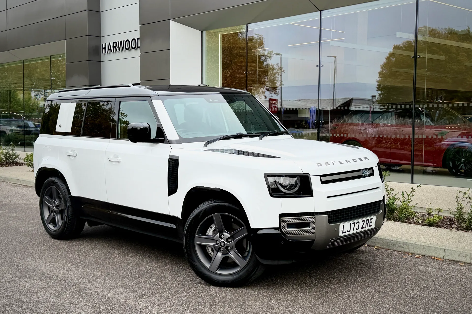 LAND ROVER DEFENDER focused image