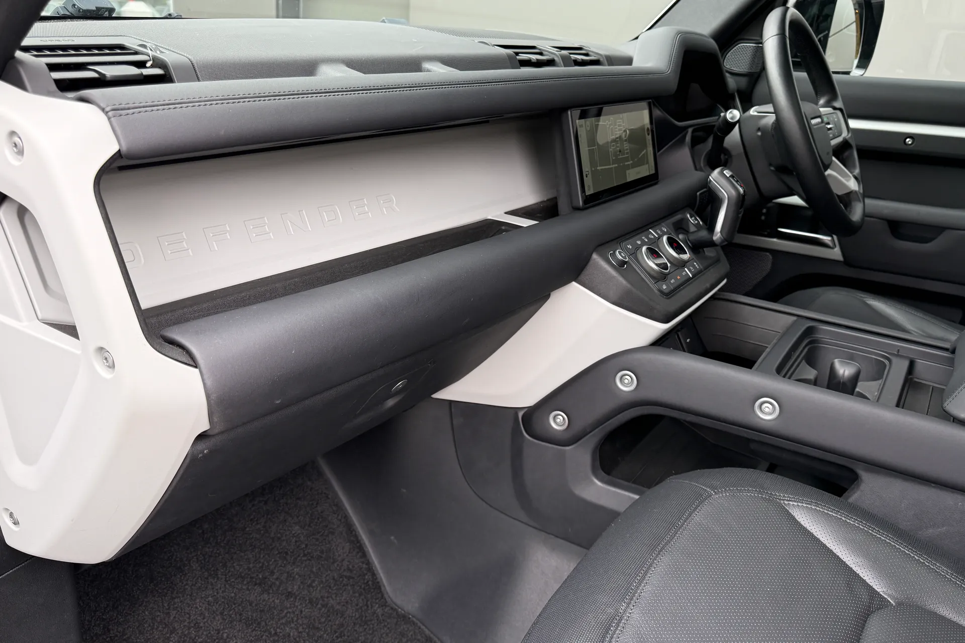 LAND ROVER DEFENDER thumbnail image number 47