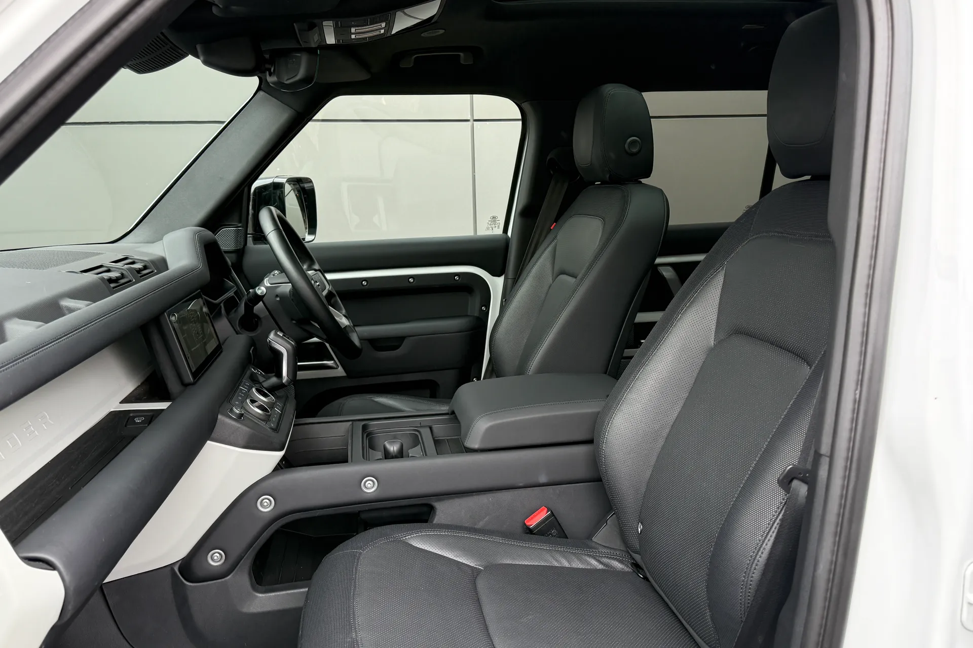 LAND ROVER DEFENDER thumbnail image number 48