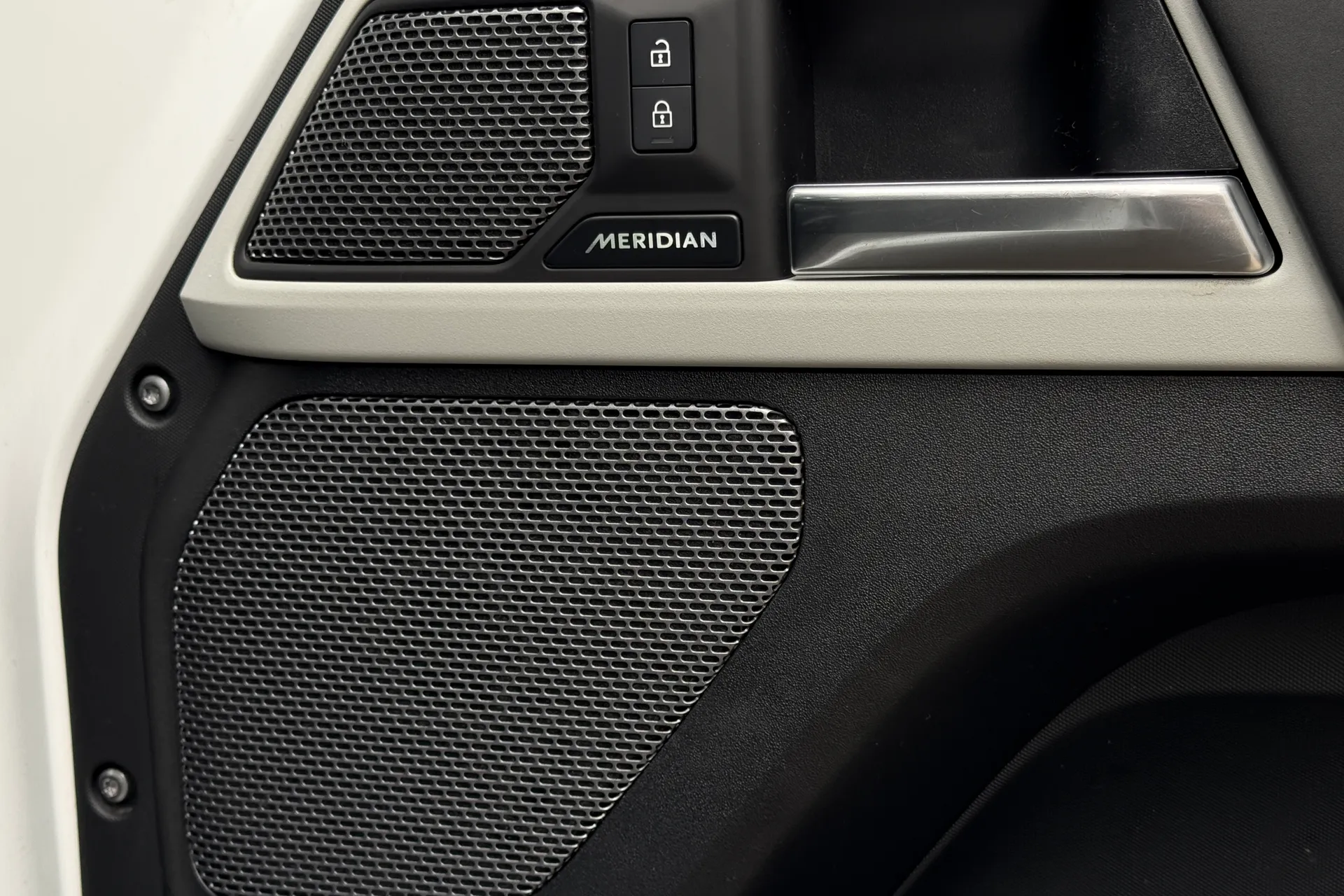 LAND ROVER DEFENDER thumbnail image number 61