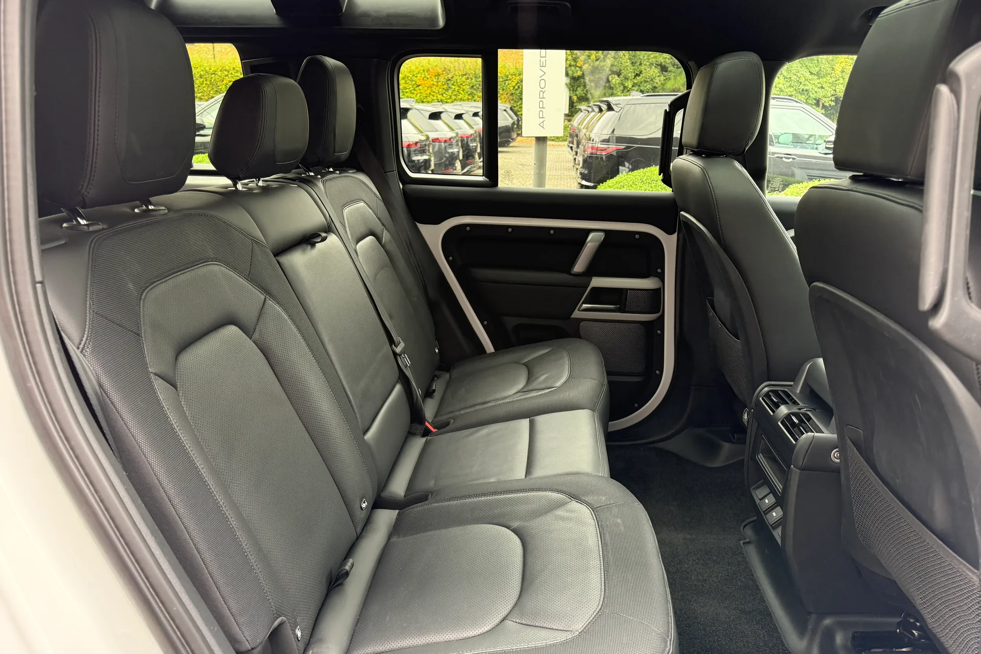 LAND ROVER DEFENDER thumbnail image number 38