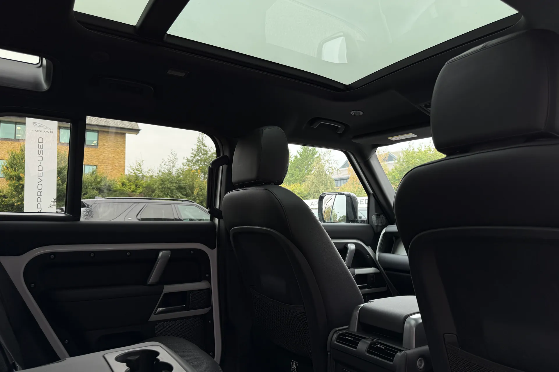 LAND ROVER DEFENDER thumbnail image number 37