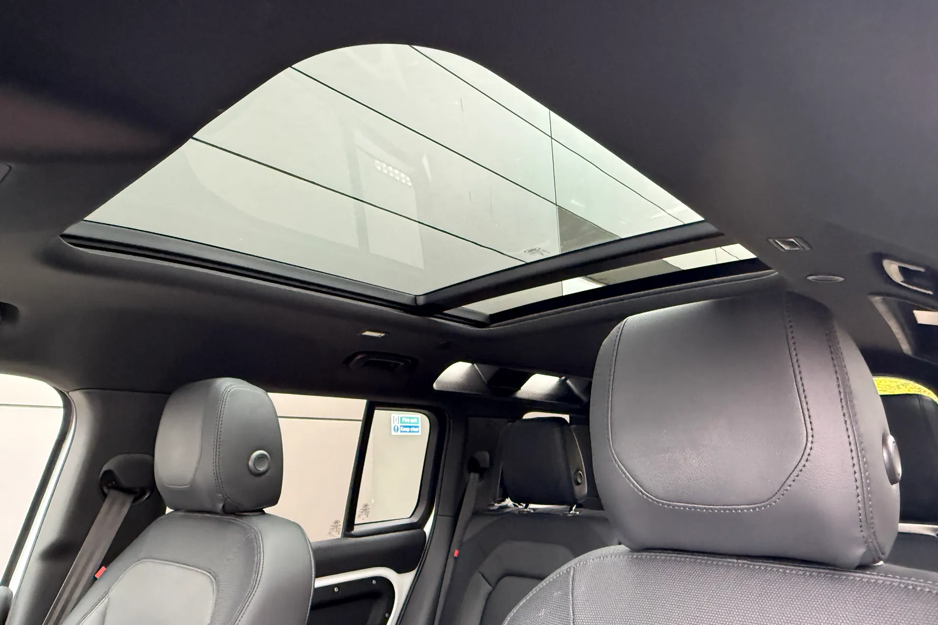 LAND ROVER DEFENDER thumbnail image number 4