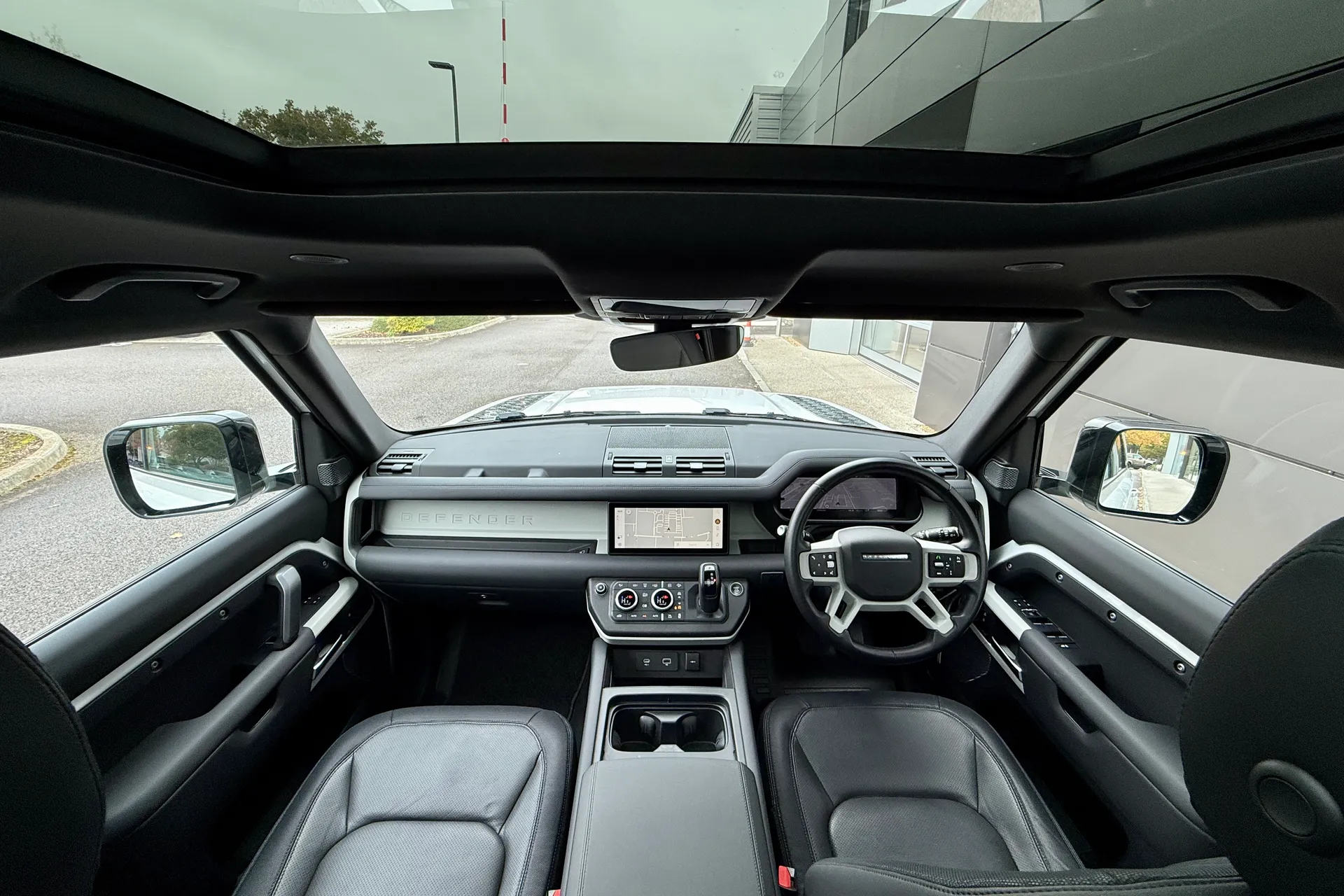 LAND ROVER DEFENDER thumbnail image number 3