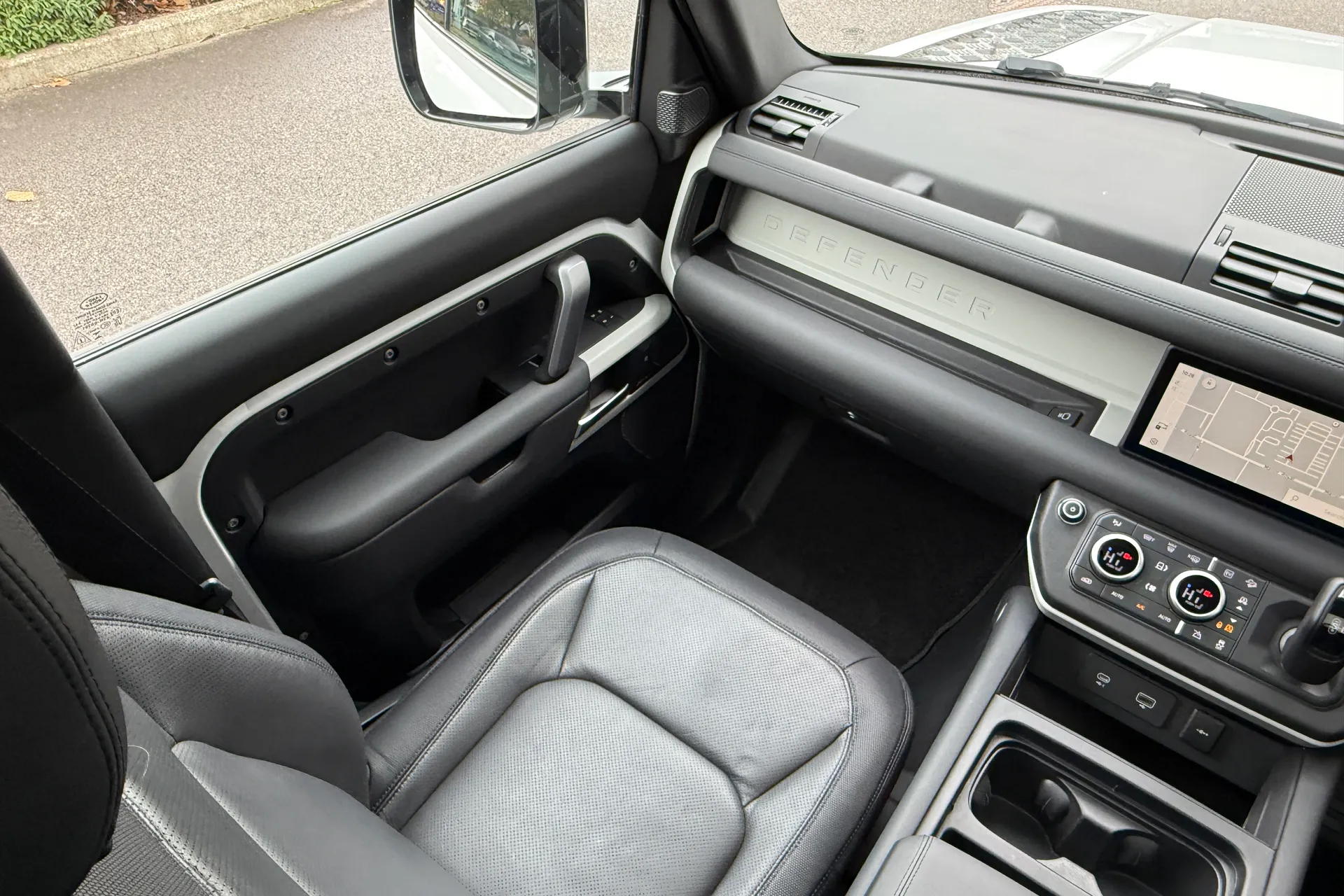 LAND ROVER DEFENDER thumbnail image number 26