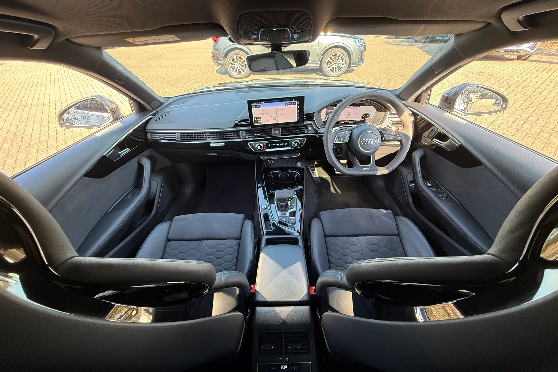 Audi RS4 thumbnail image number 3