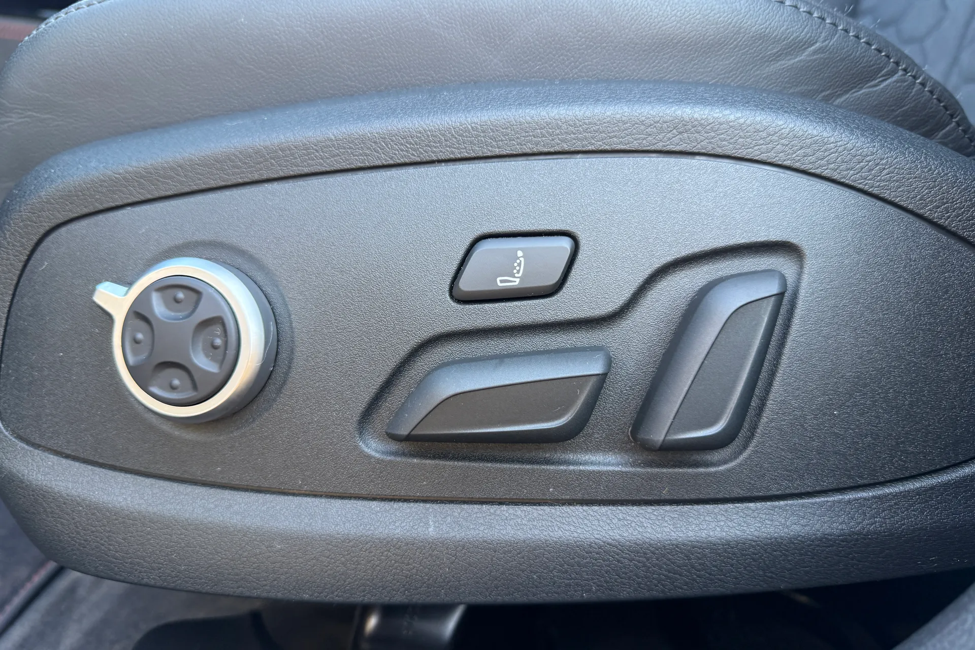 Audi RS4 thumbnail image number 18