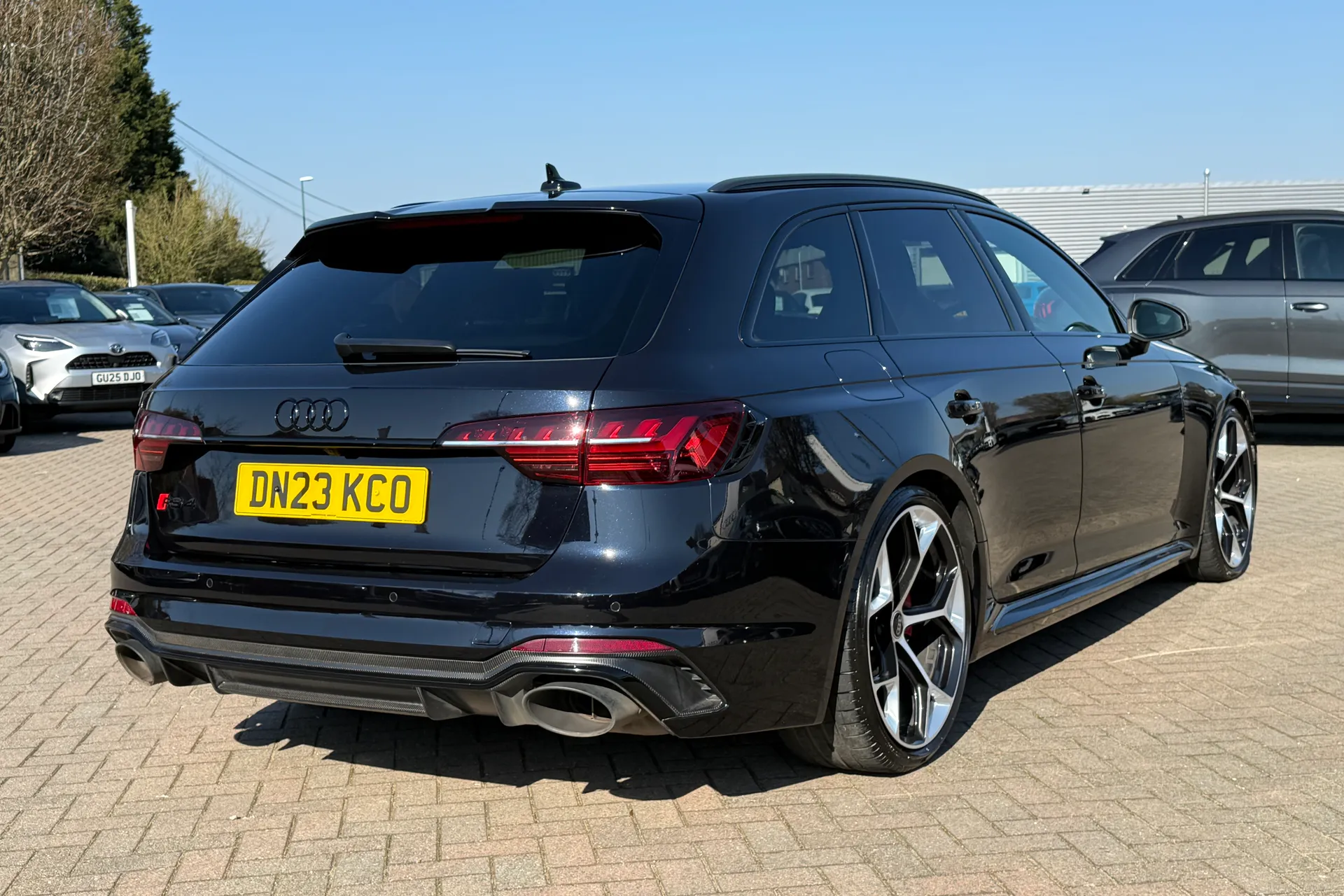 Audi RS4 thumbnail image number 32