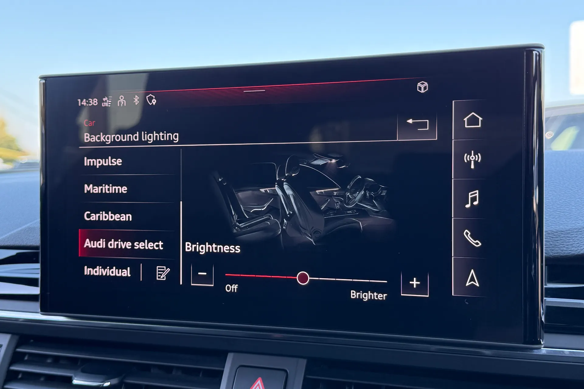 Audi RS4 thumbnail image number 11