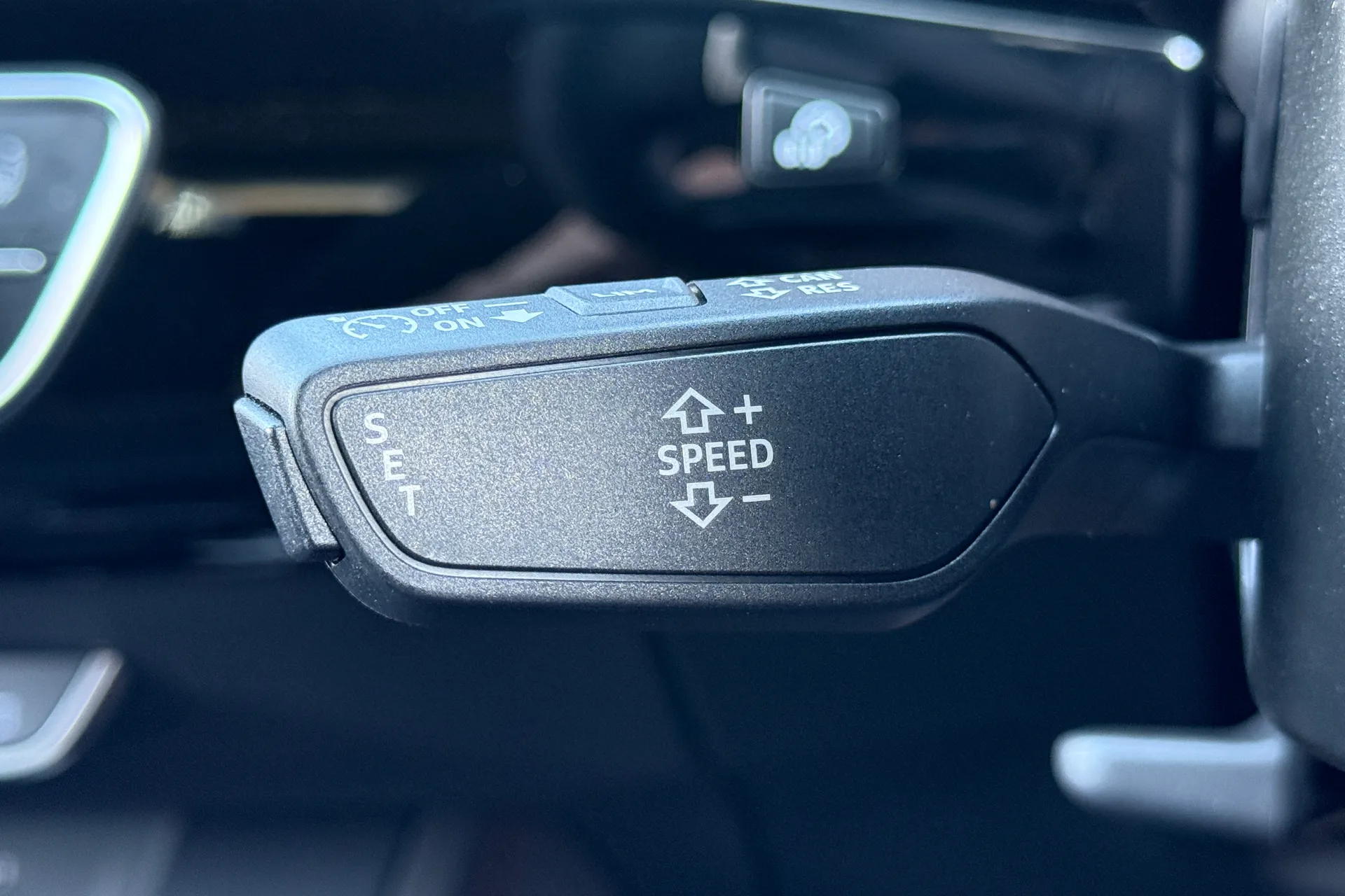 Audi RS4 thumbnail image number 19