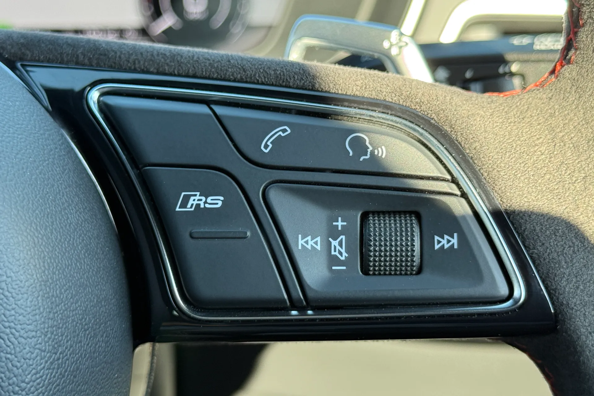 Audi RS4 thumbnail image number 22