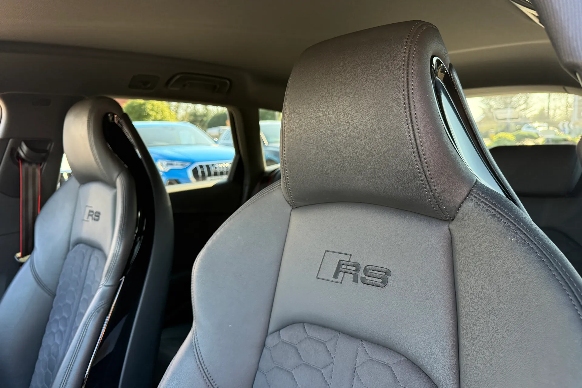 Audi RS4 thumbnail image number 31