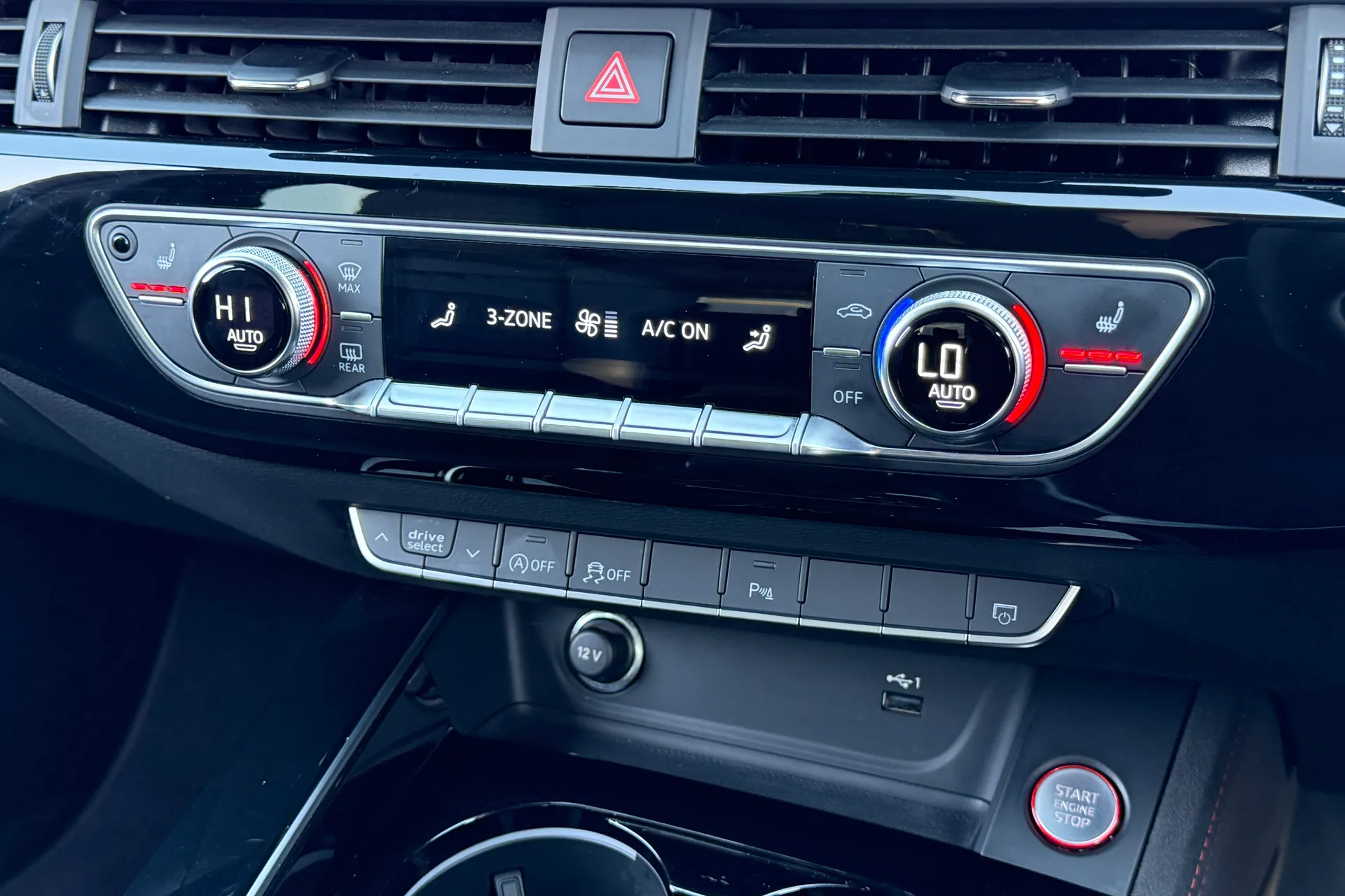 Audi RS4 thumbnail image number 16