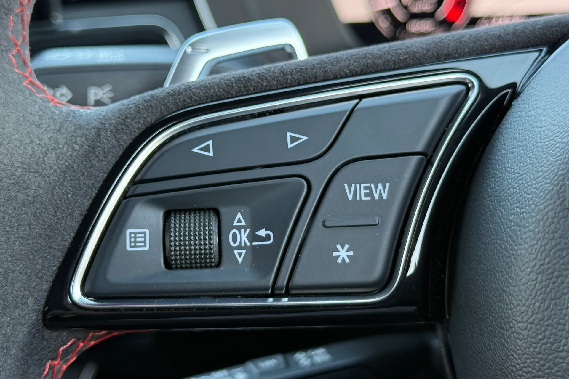 Audi RS4 thumbnail image number 21