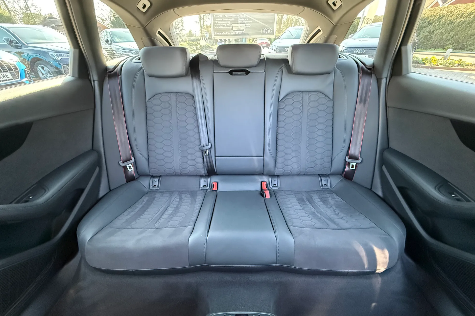 Audi RS4 thumbnail image number 38