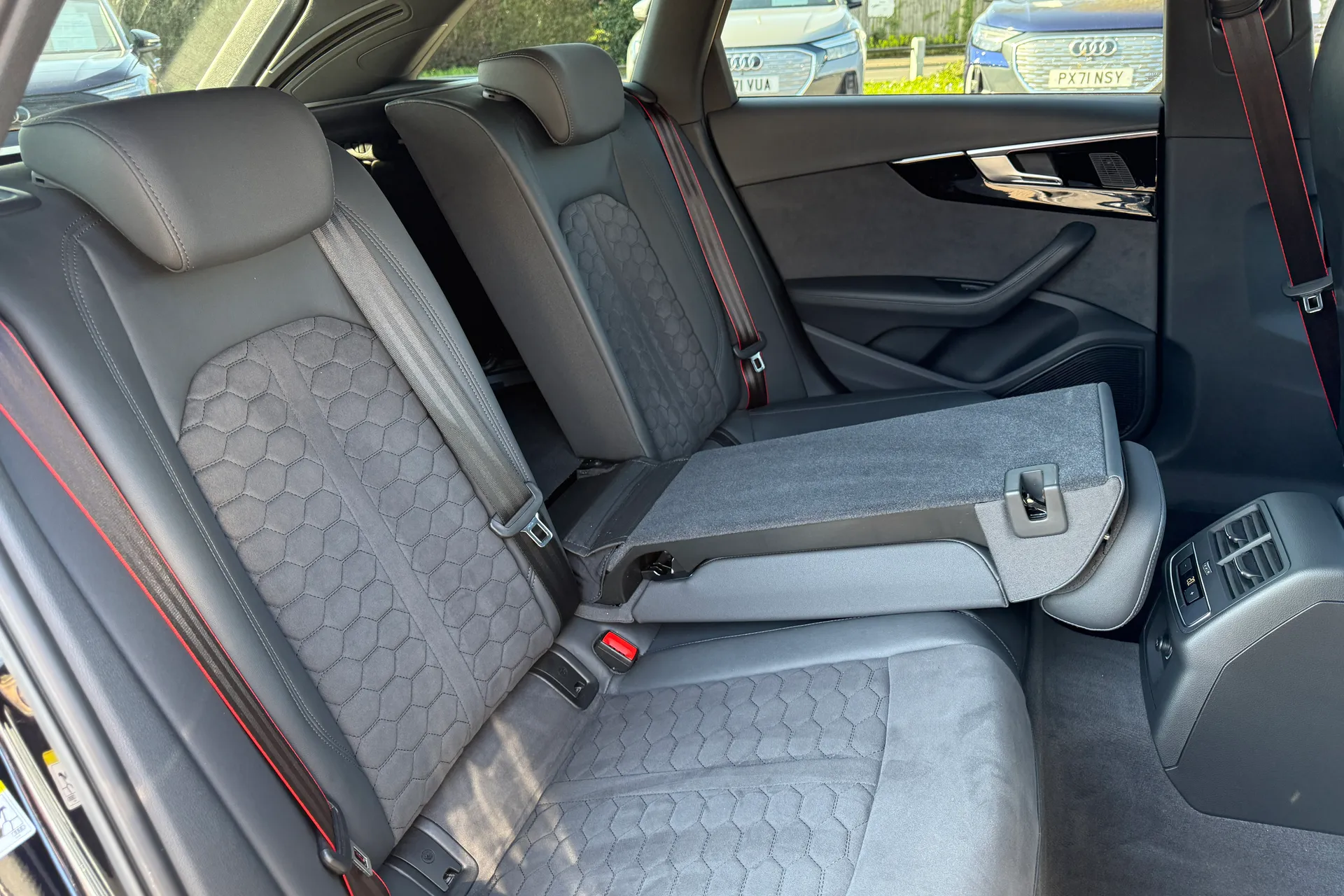 Audi RS4 thumbnail image number 46