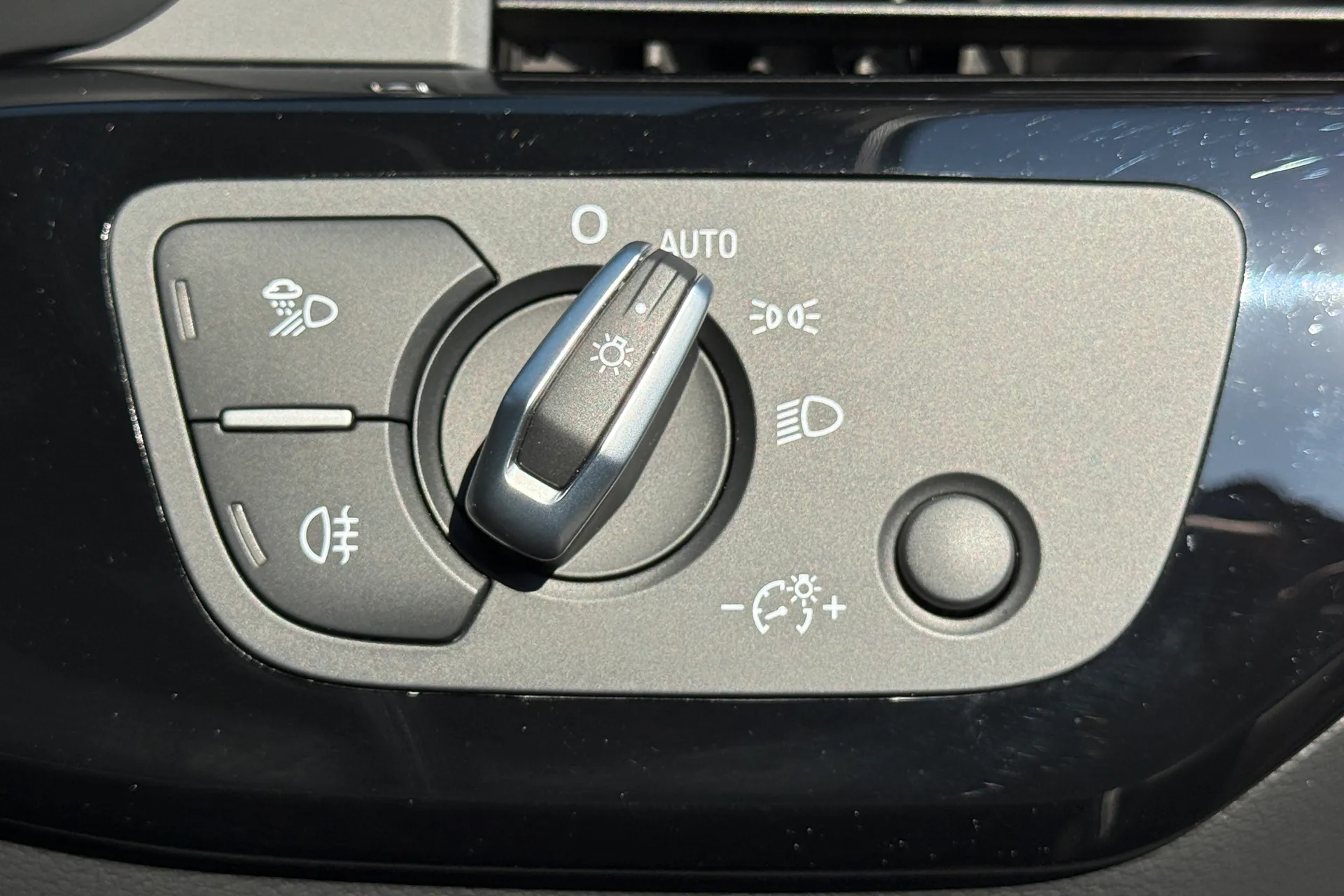 Audi RS4 thumbnail image number 23