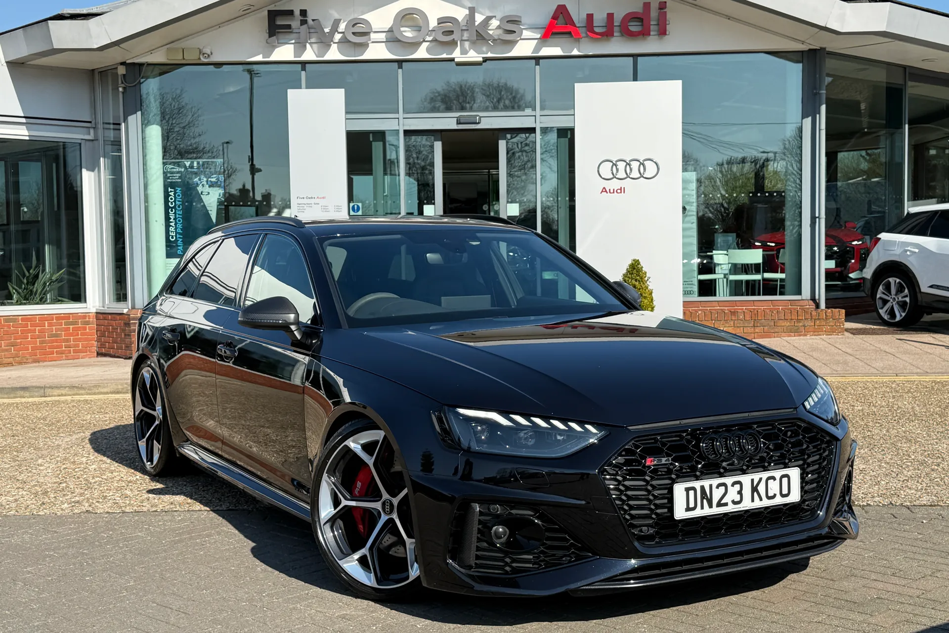 Audi RS4 focused image