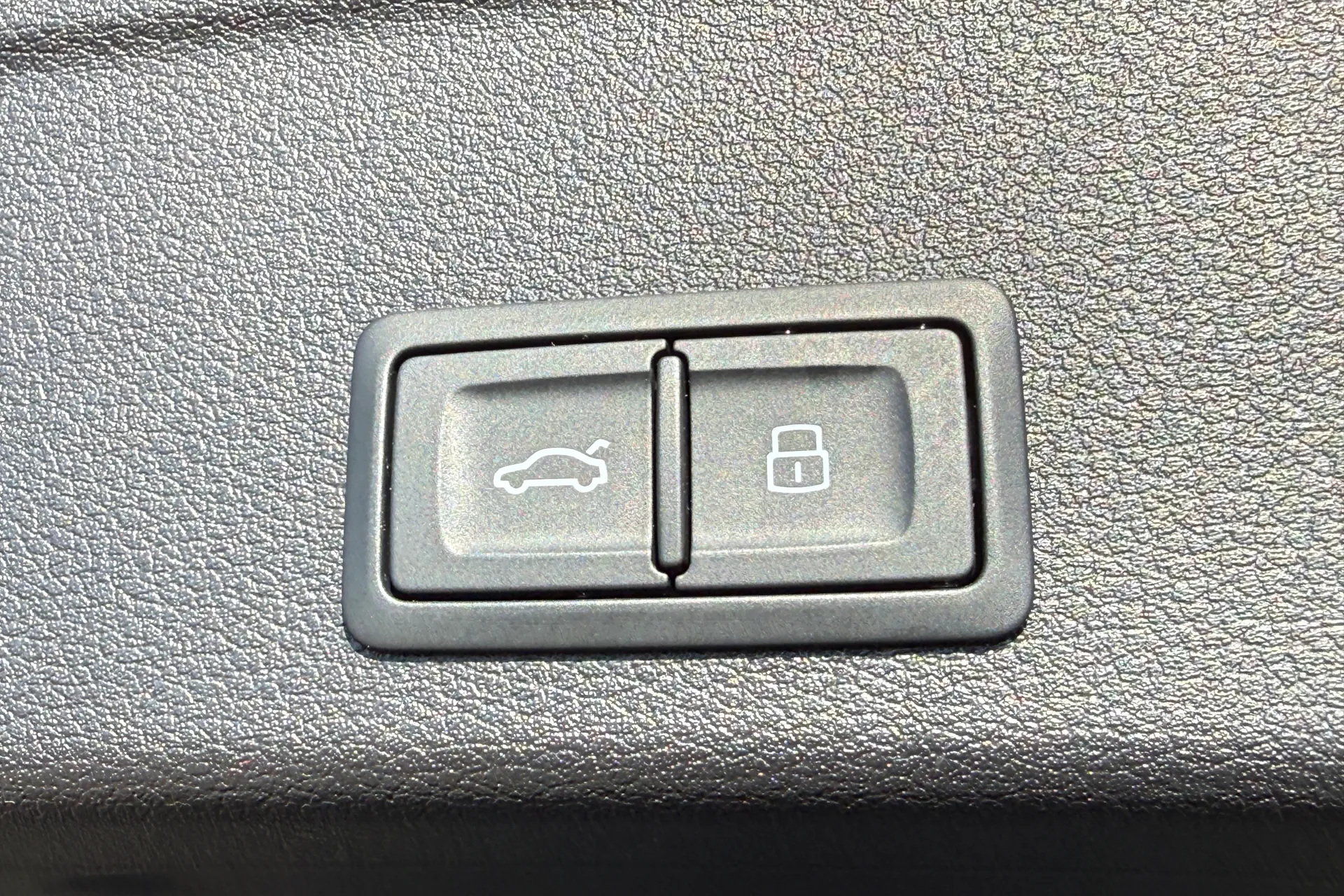 Audi RS4 thumbnail image number 37