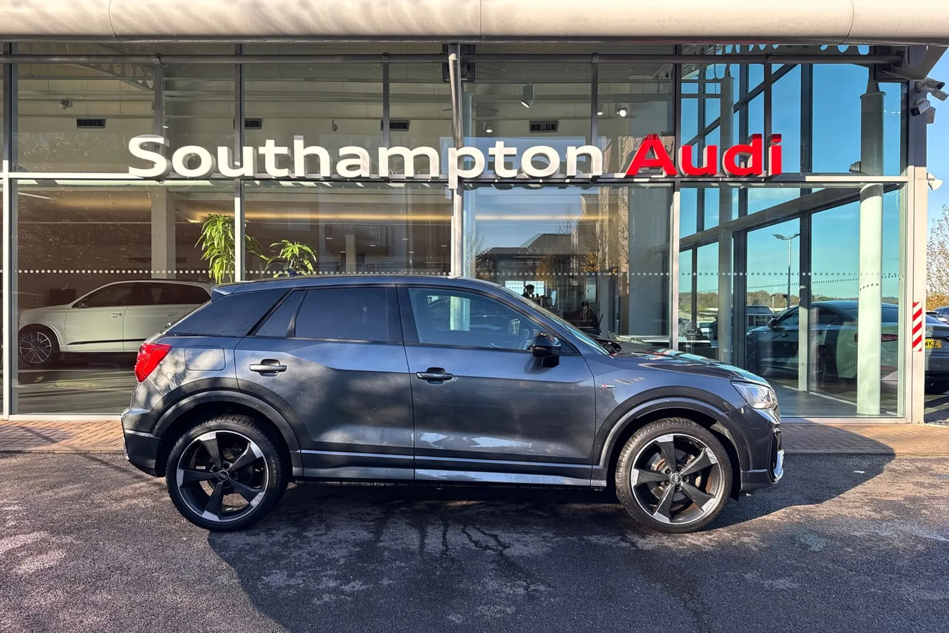 Audi Q2 thumbnail image number 2