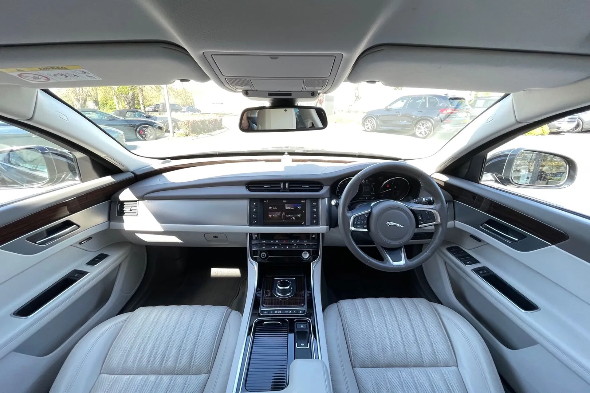Jaguar XF thumbnail image number 3