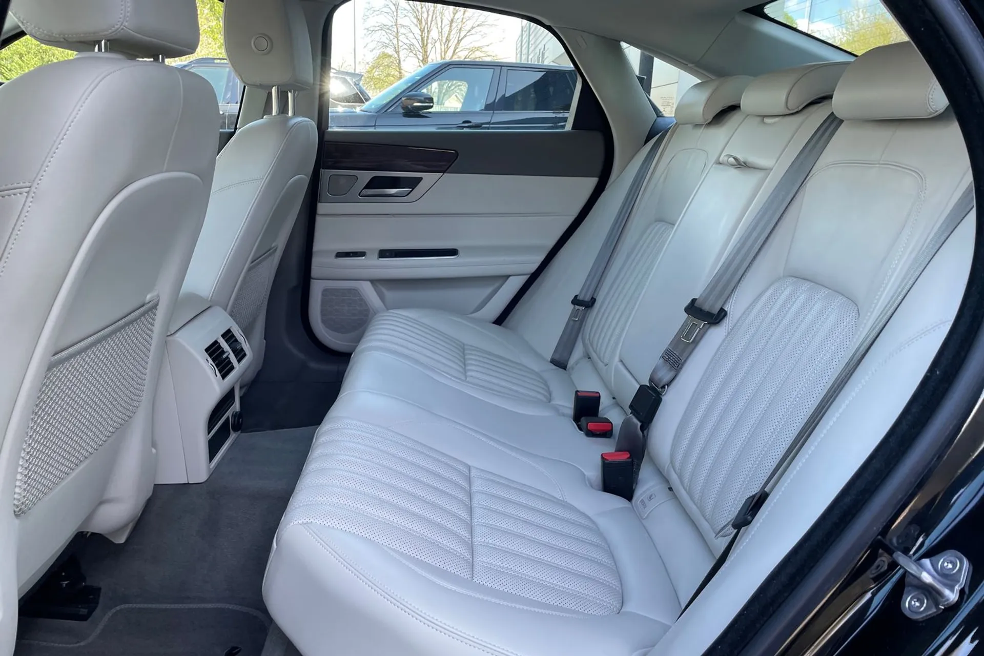 Jaguar XF thumbnail image number 45
