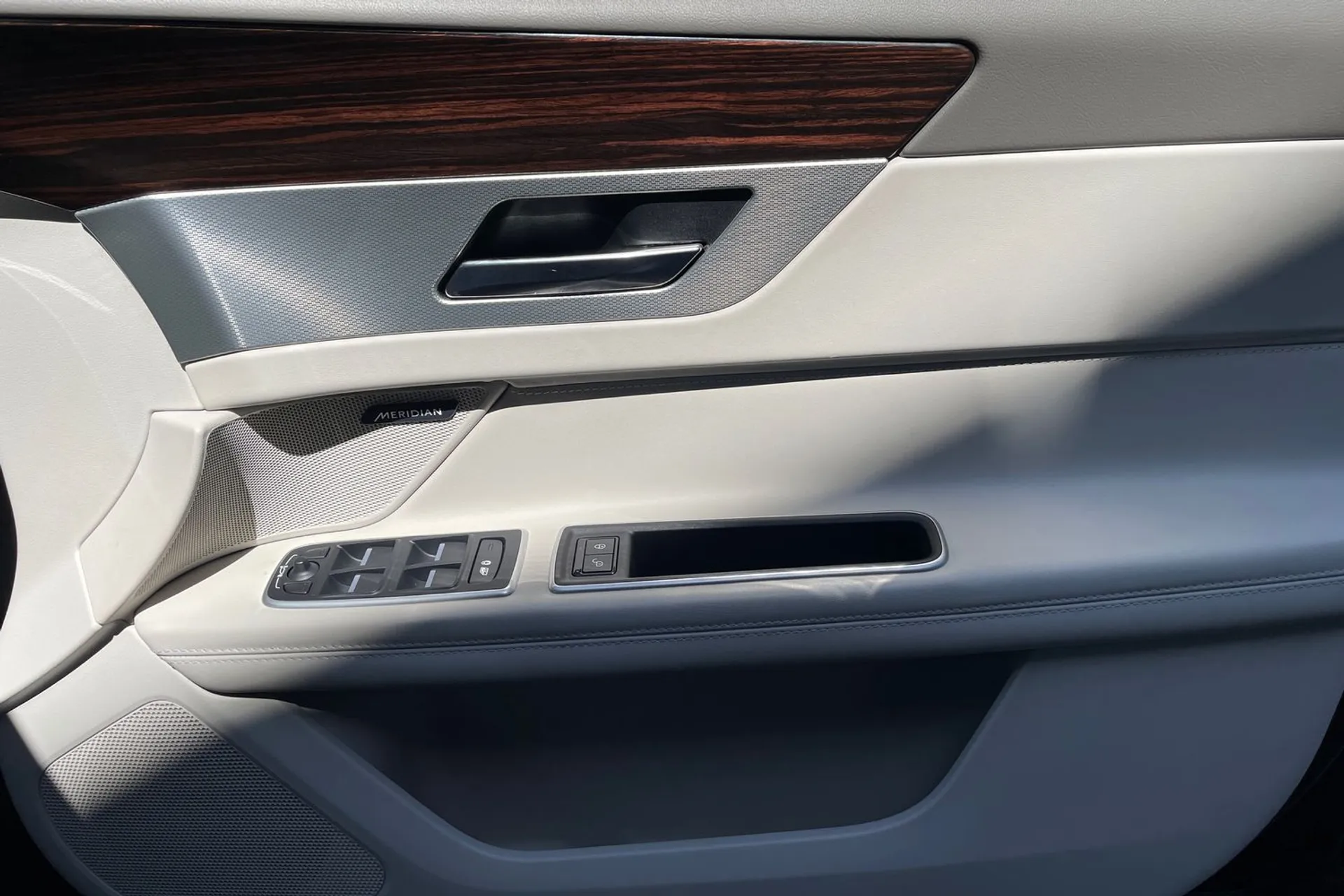 Jaguar XF thumbnail image number 47