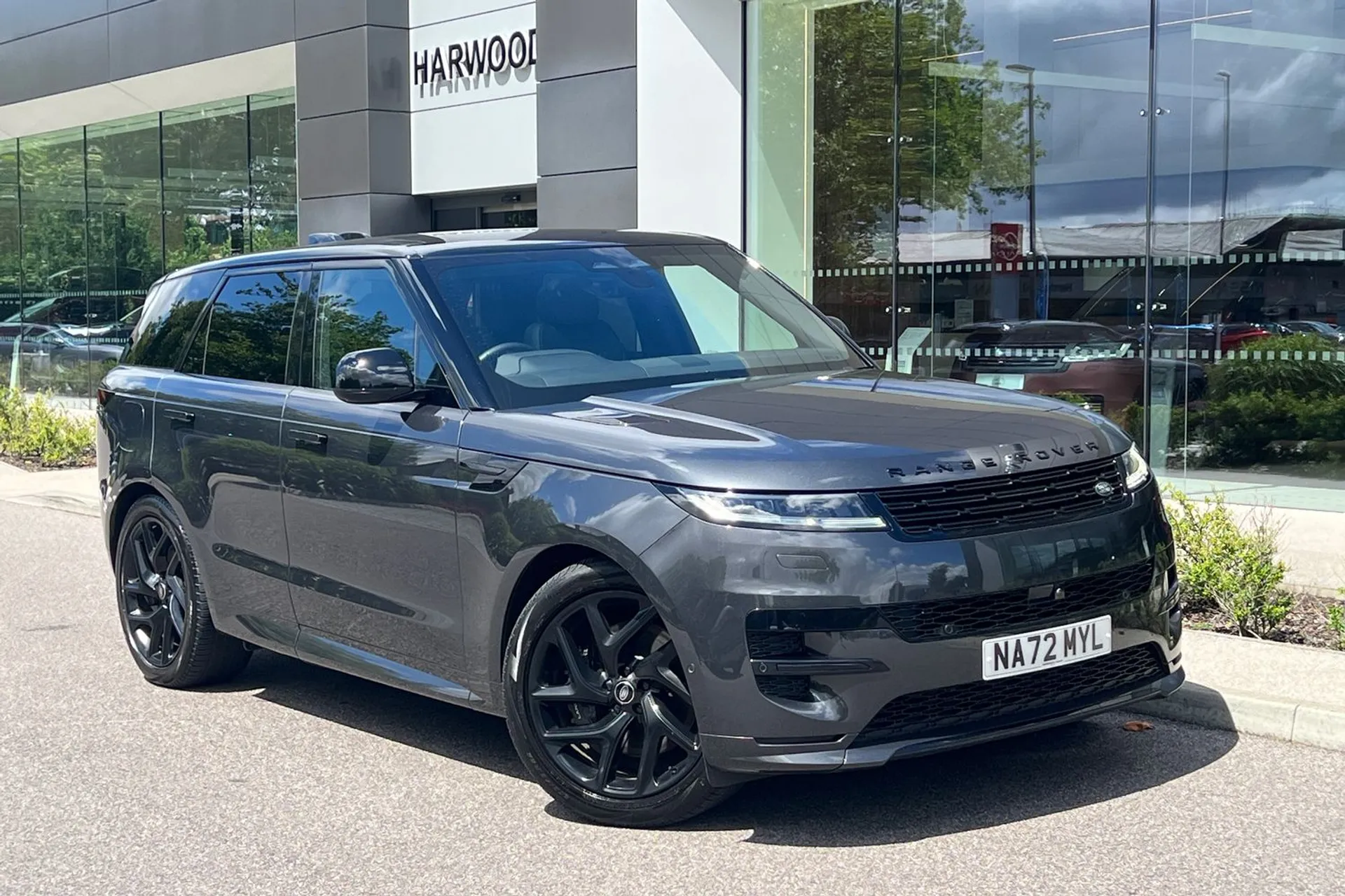 LAND ROVER RANGE ROVER SPORT focused image