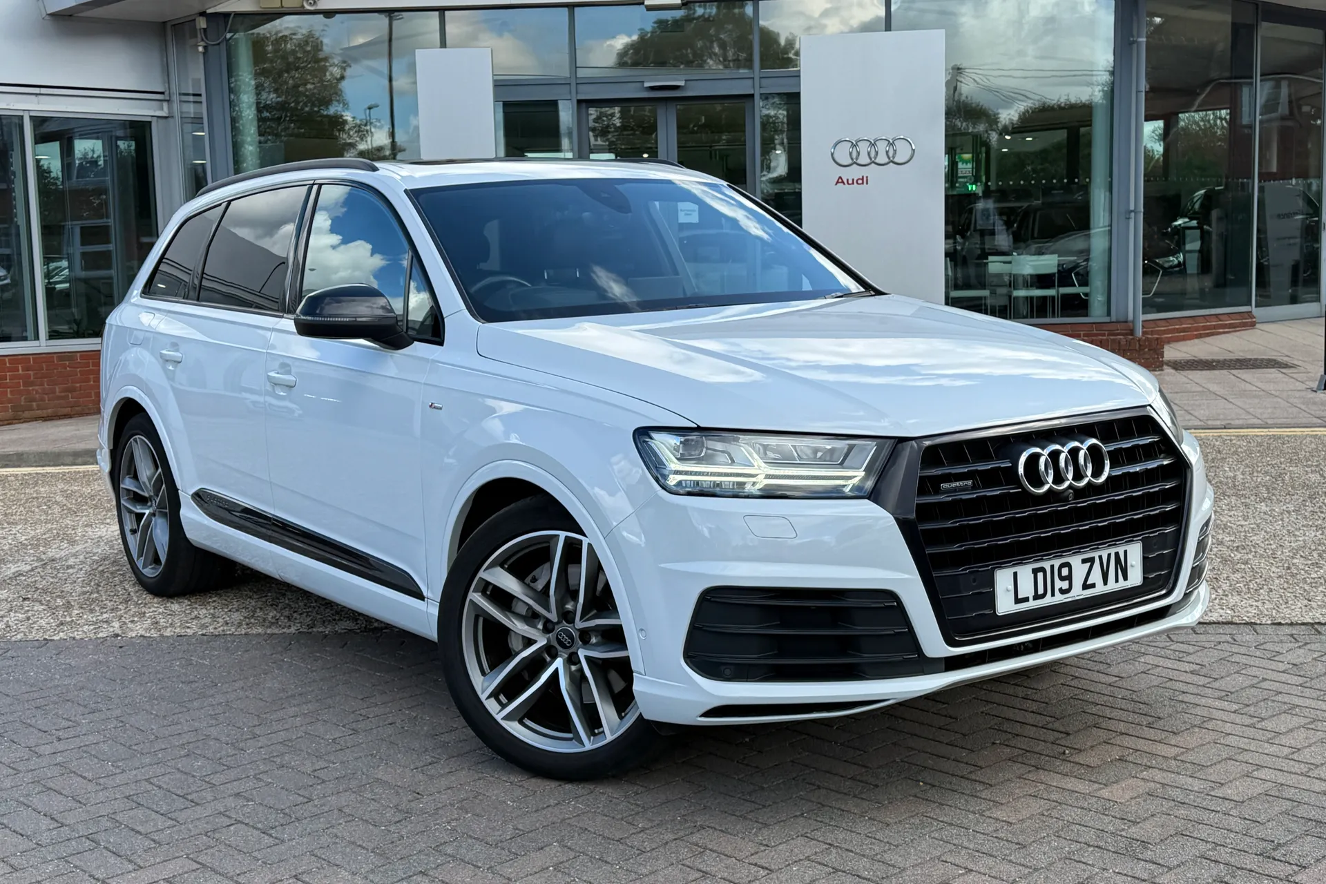 Audi Q7 thumbnail image number 28