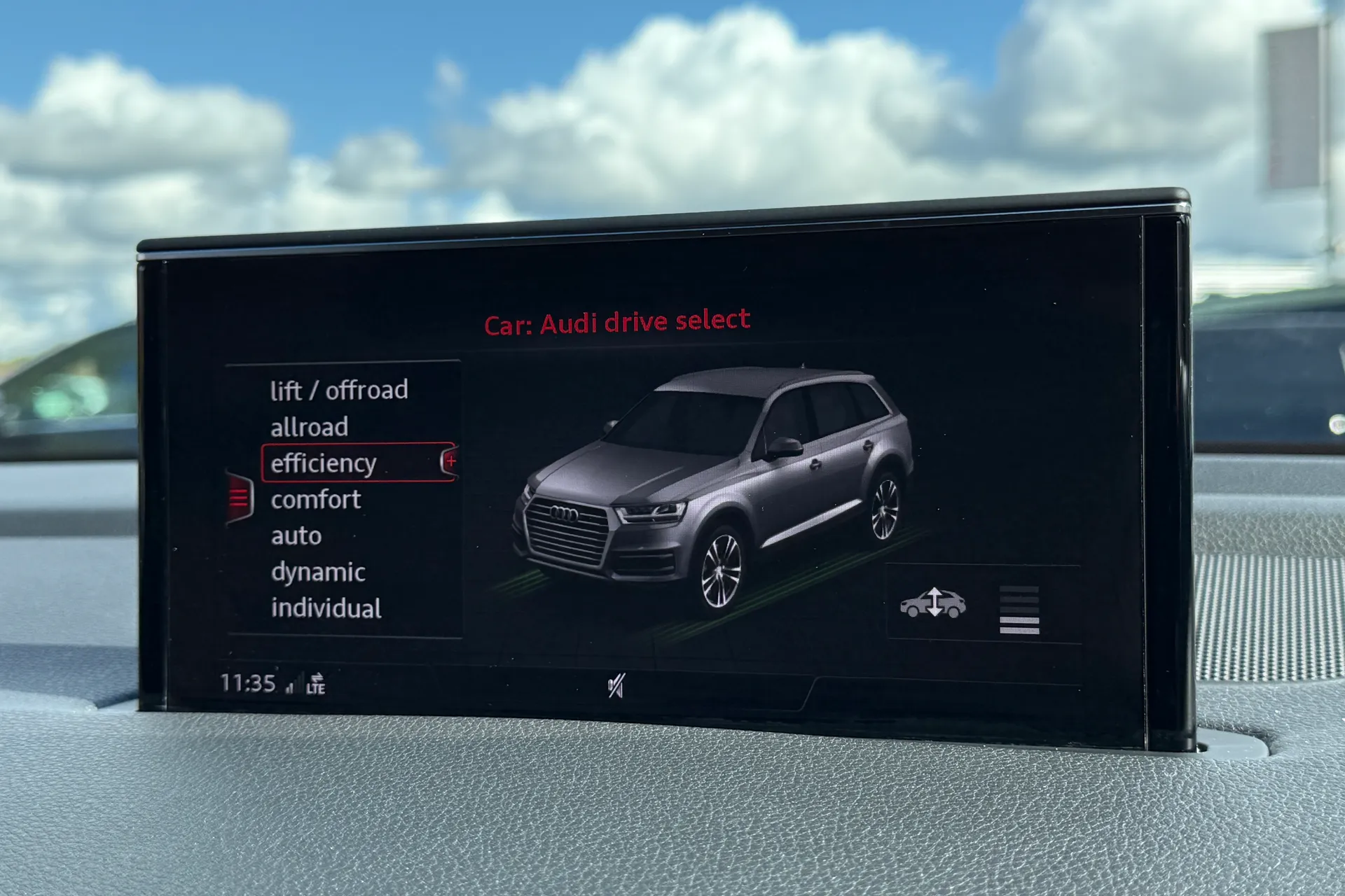 Audi Q7 thumbnail image number 12