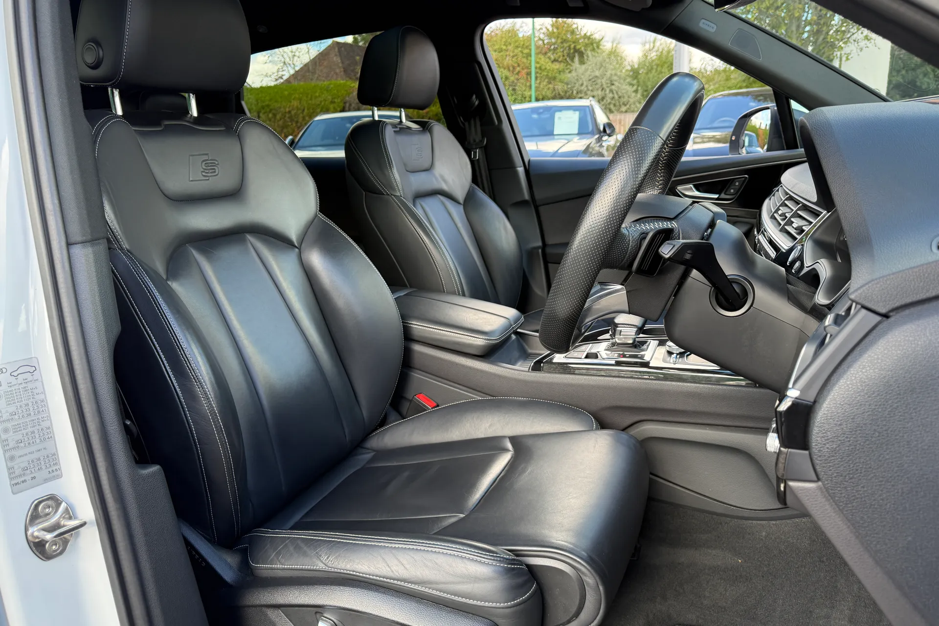 Audi Q7 thumbnail image number 31
