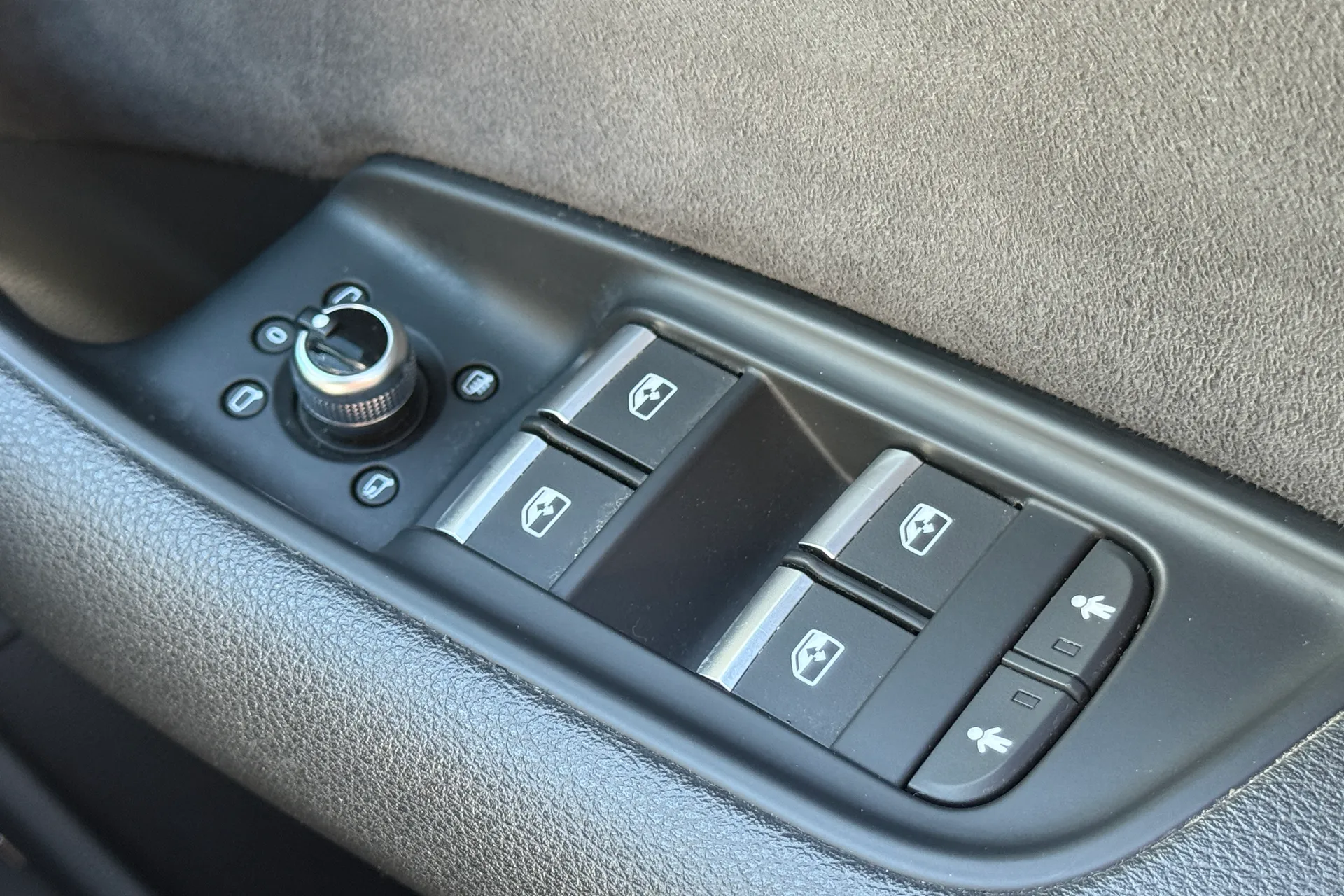 Audi Q7 thumbnail image number 23