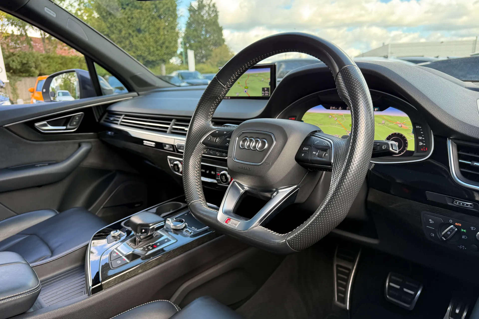 Audi Q7 thumbnail image number 32