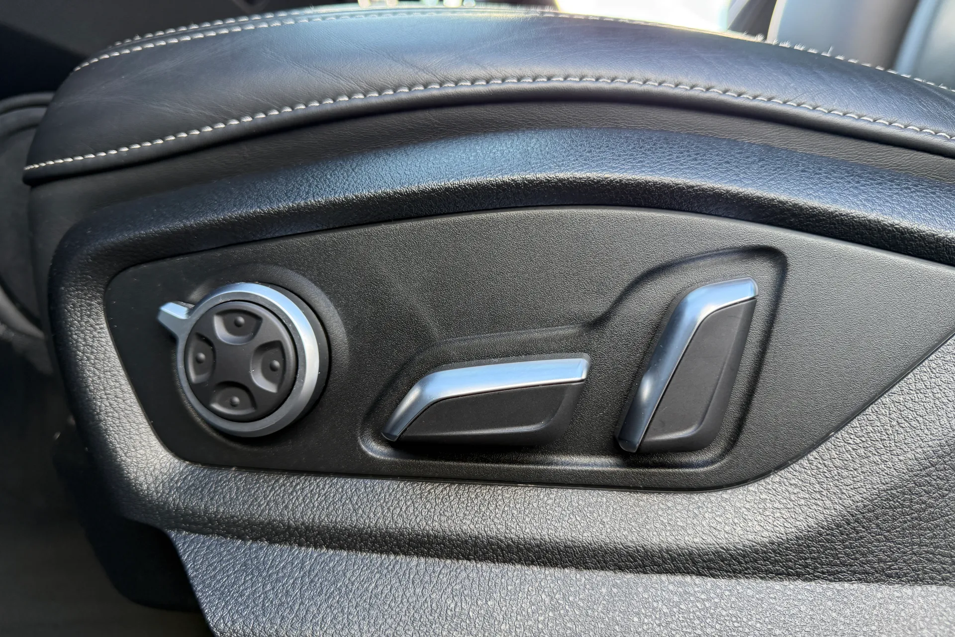 Audi Q7 thumbnail image number 21