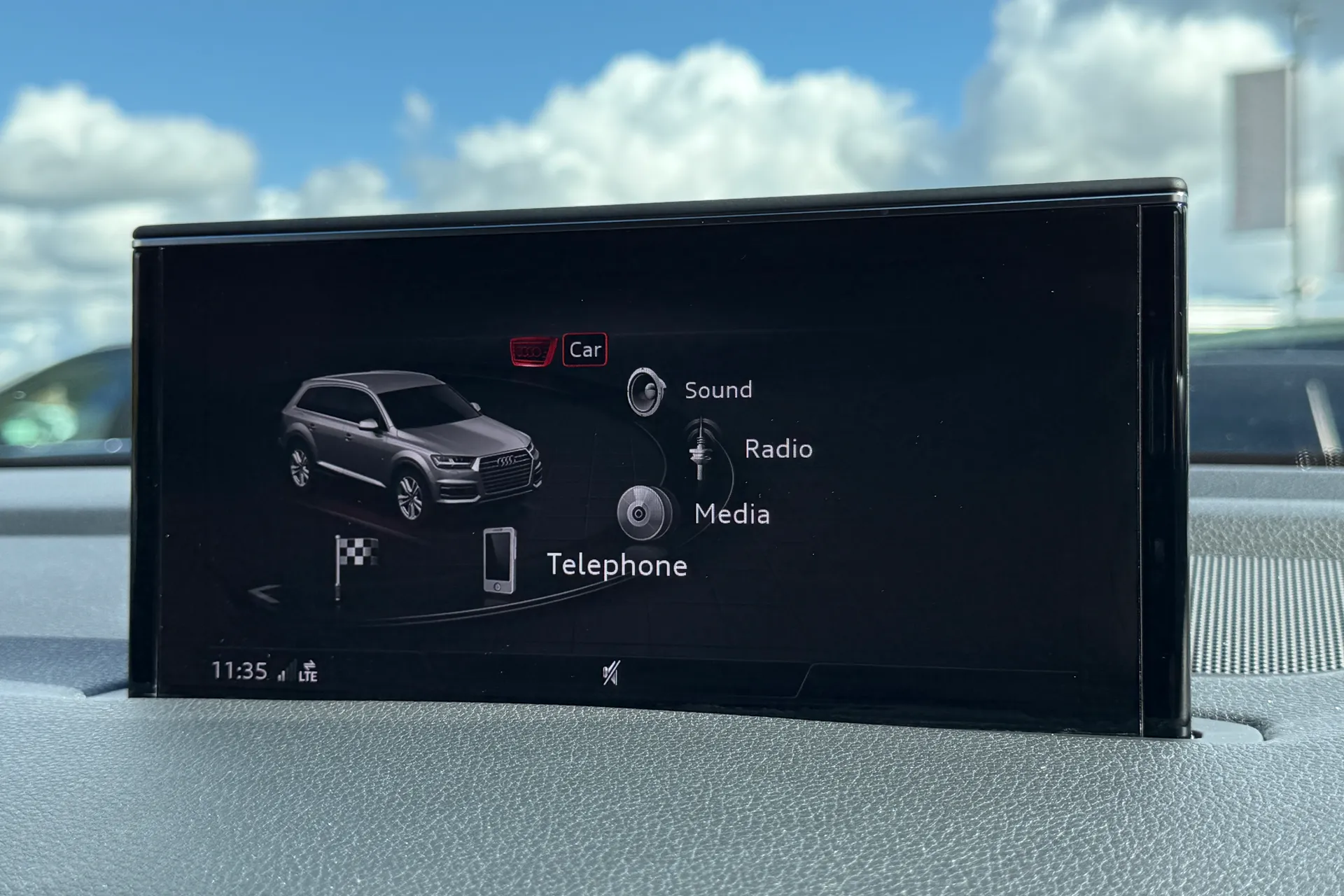 Audi Q7 thumbnail image number 16