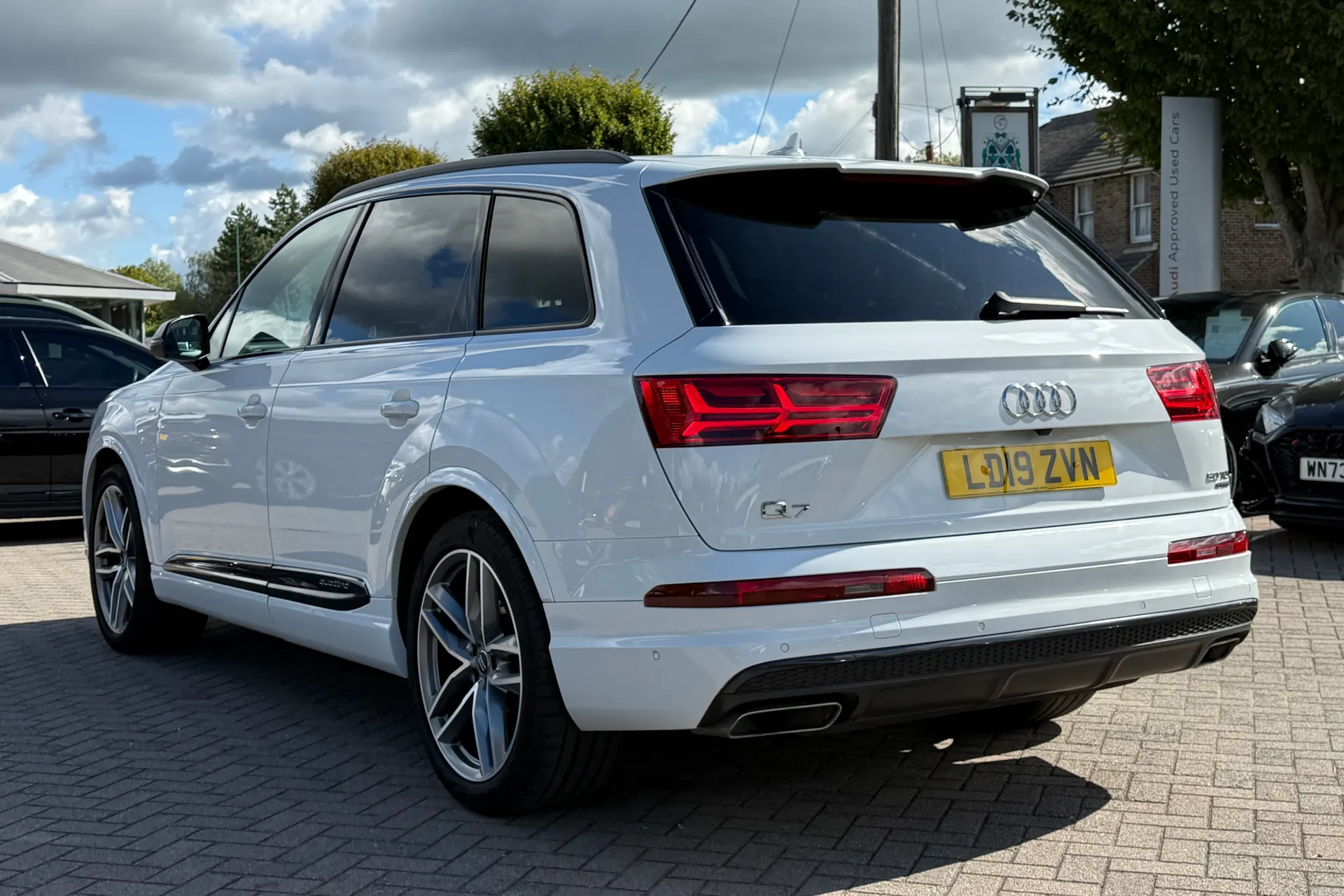Audi Q7 thumbnail image number 41
