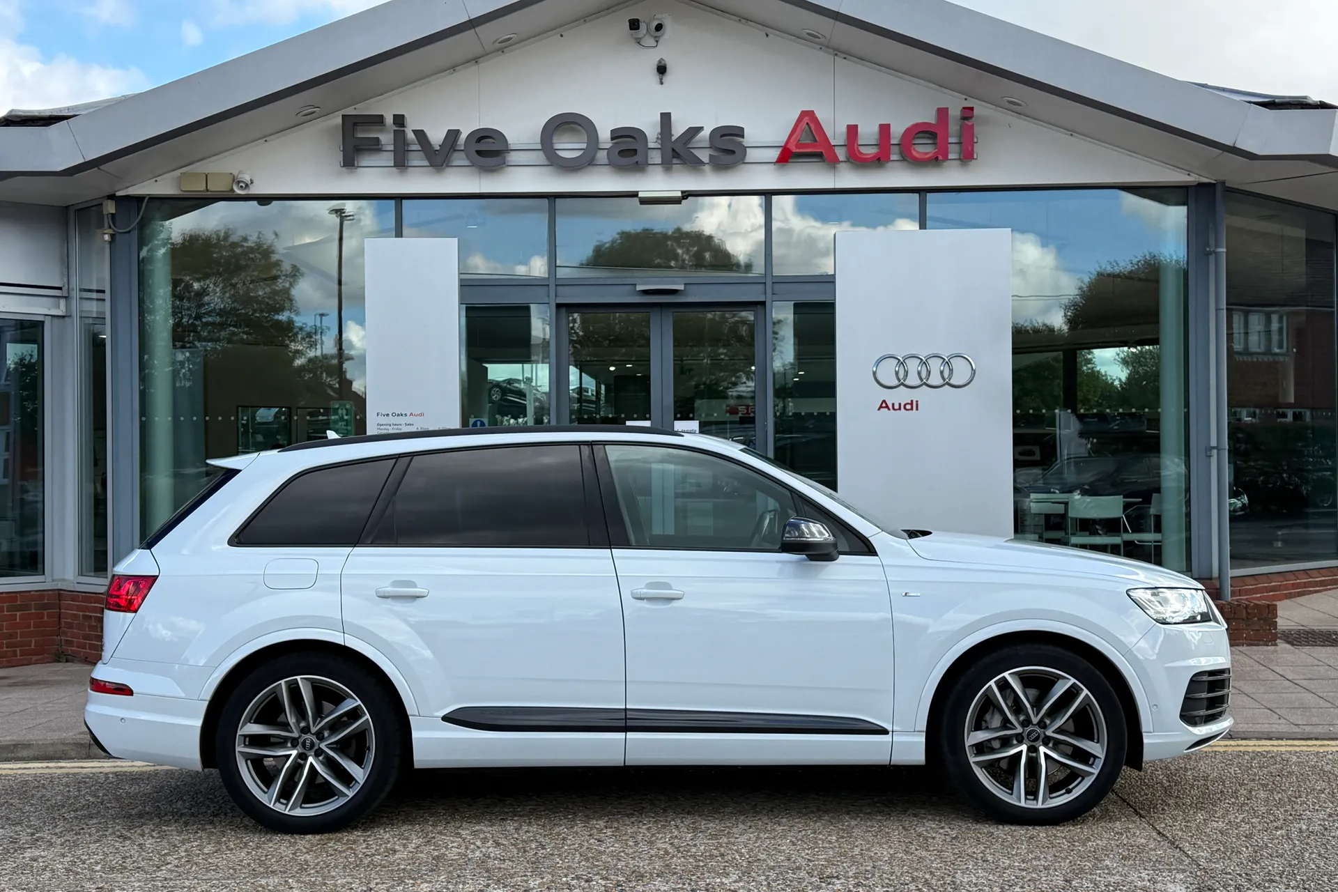 Audi Q7 thumbnail image number 2