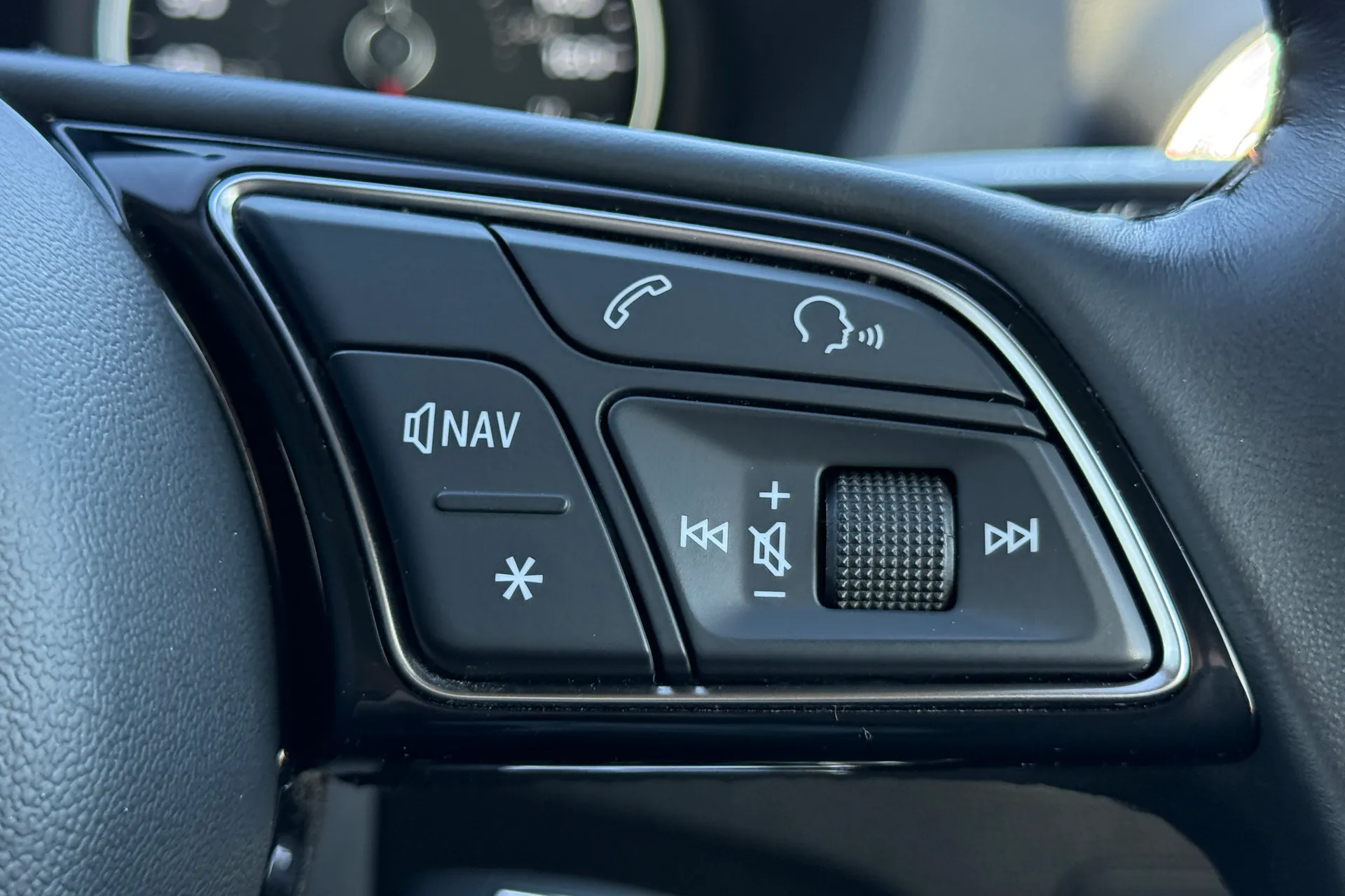 Audi Q2 thumbnail image number 16