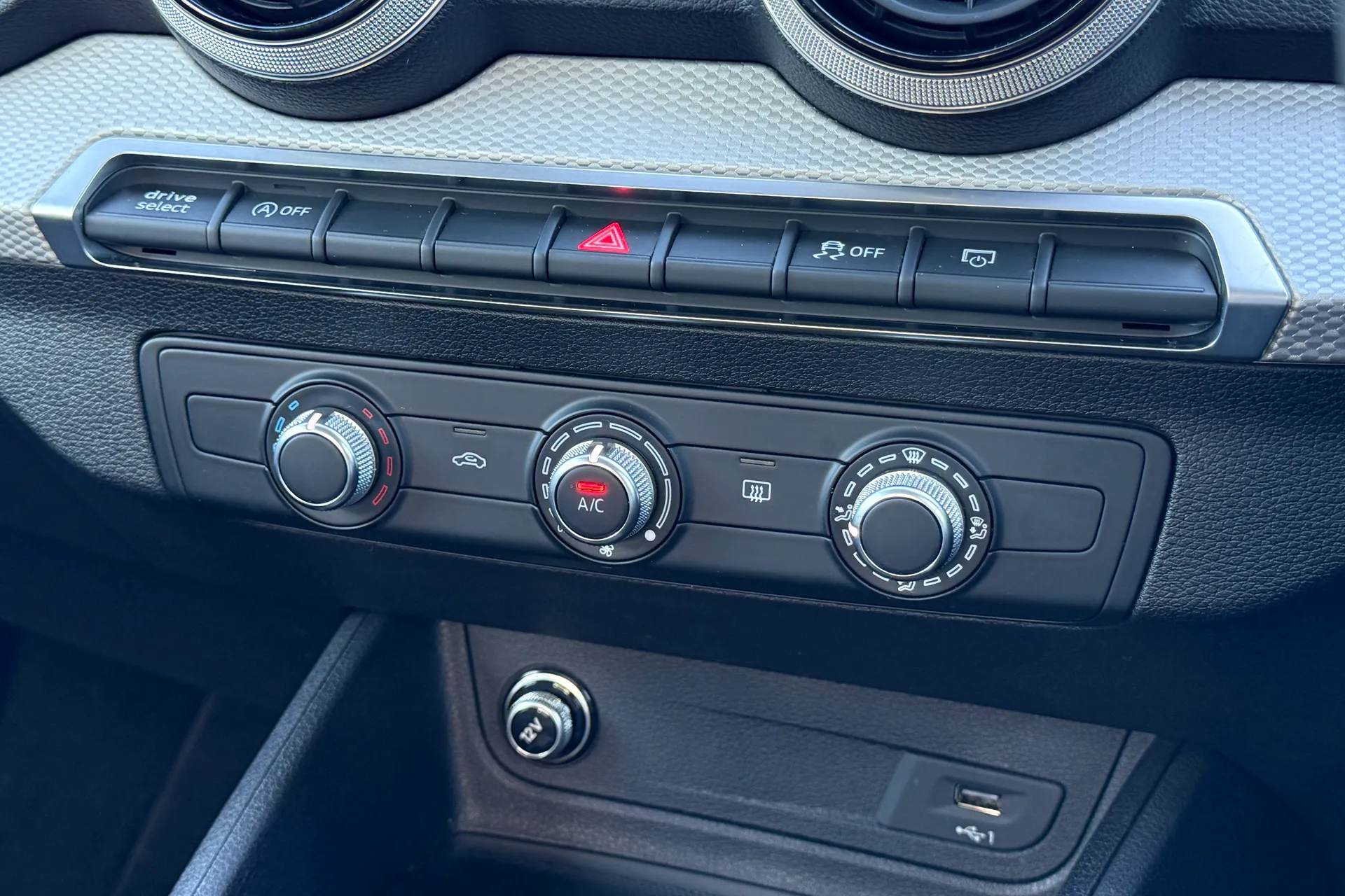 Audi Q2 thumbnail image number 11