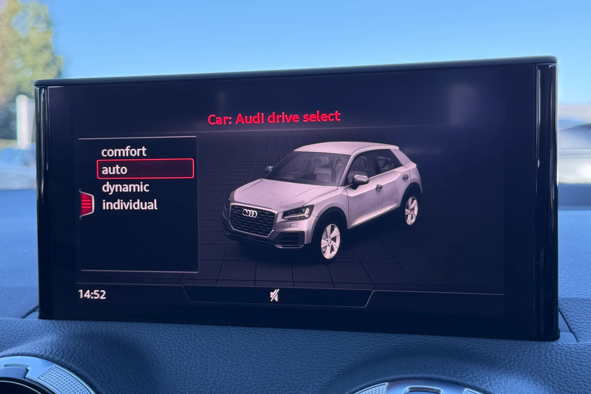 Audi Q2 thumbnail image number 7