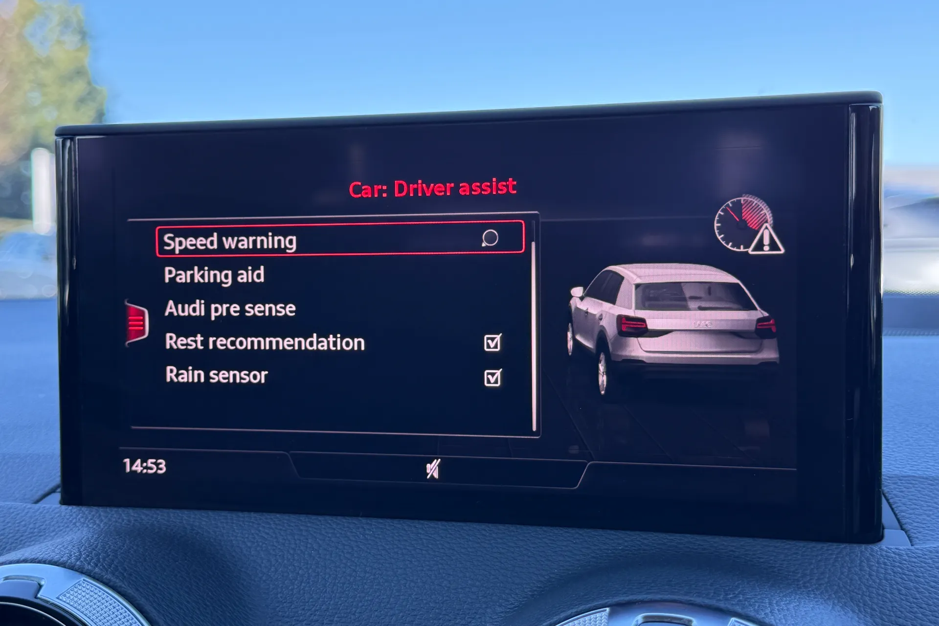 Audi Q2 thumbnail image number 8