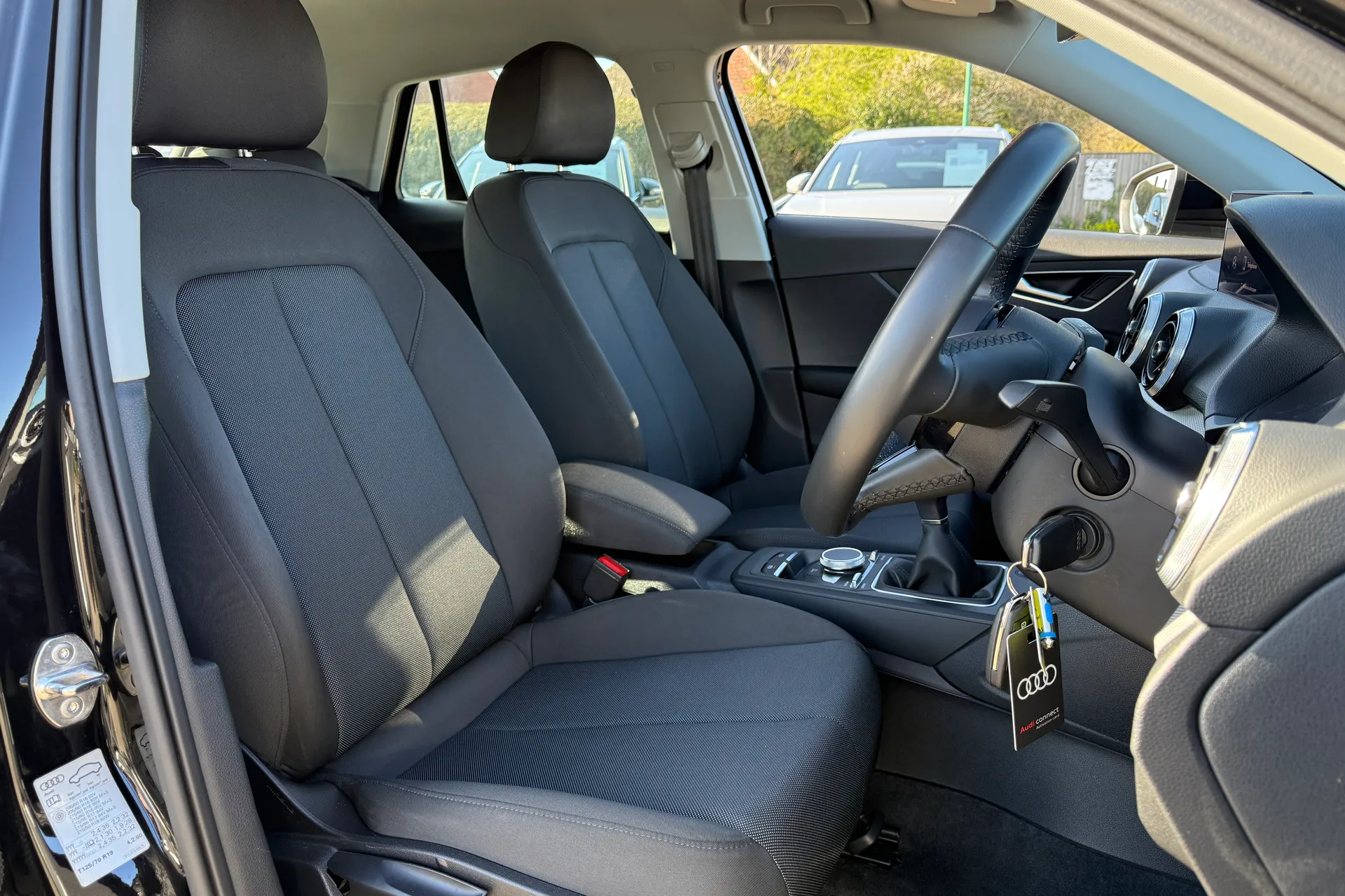 Audi Q2 thumbnail image number 21