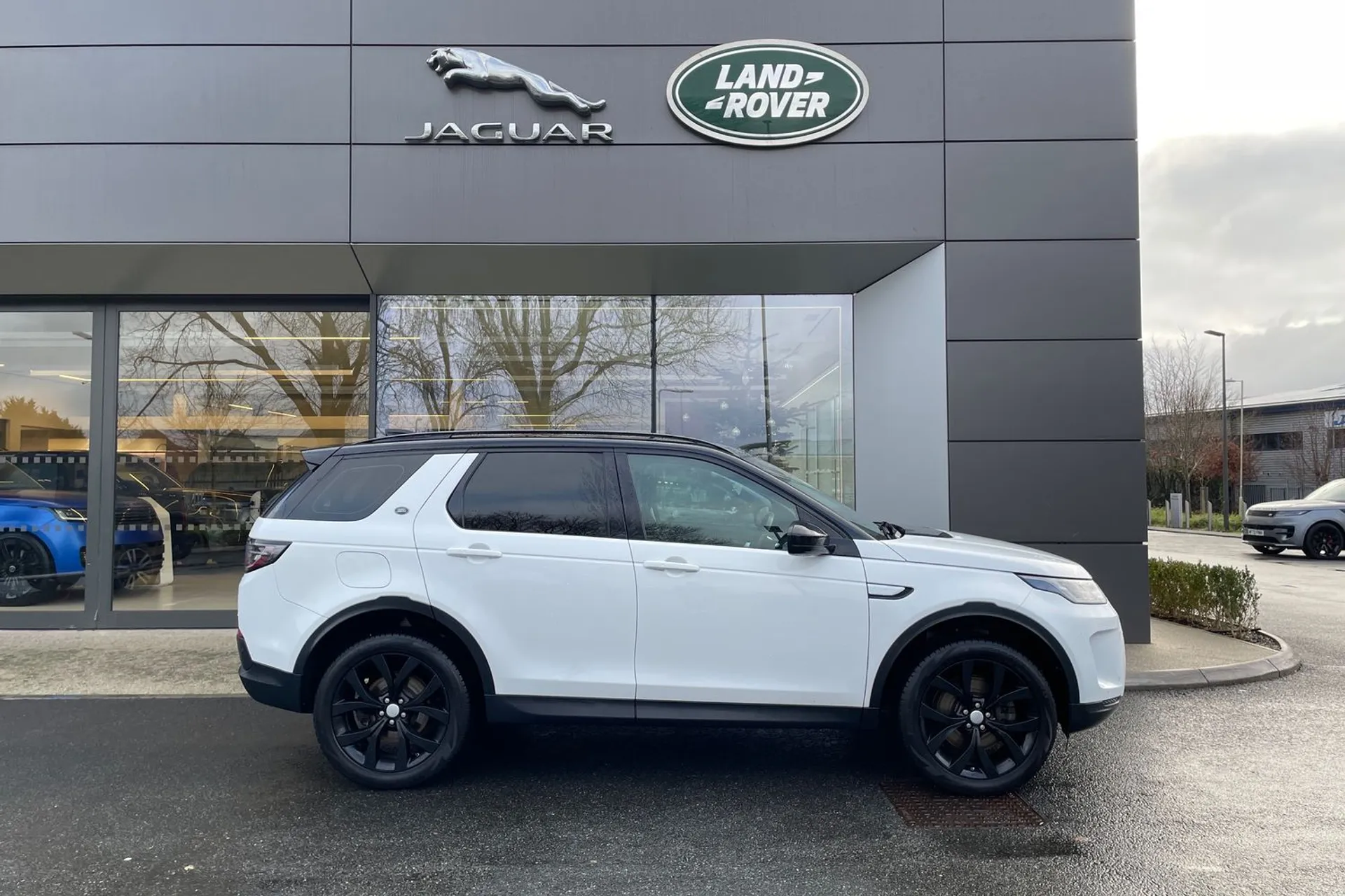 LAND ROVER DISCOVERY SPORT thumbnail image number 2