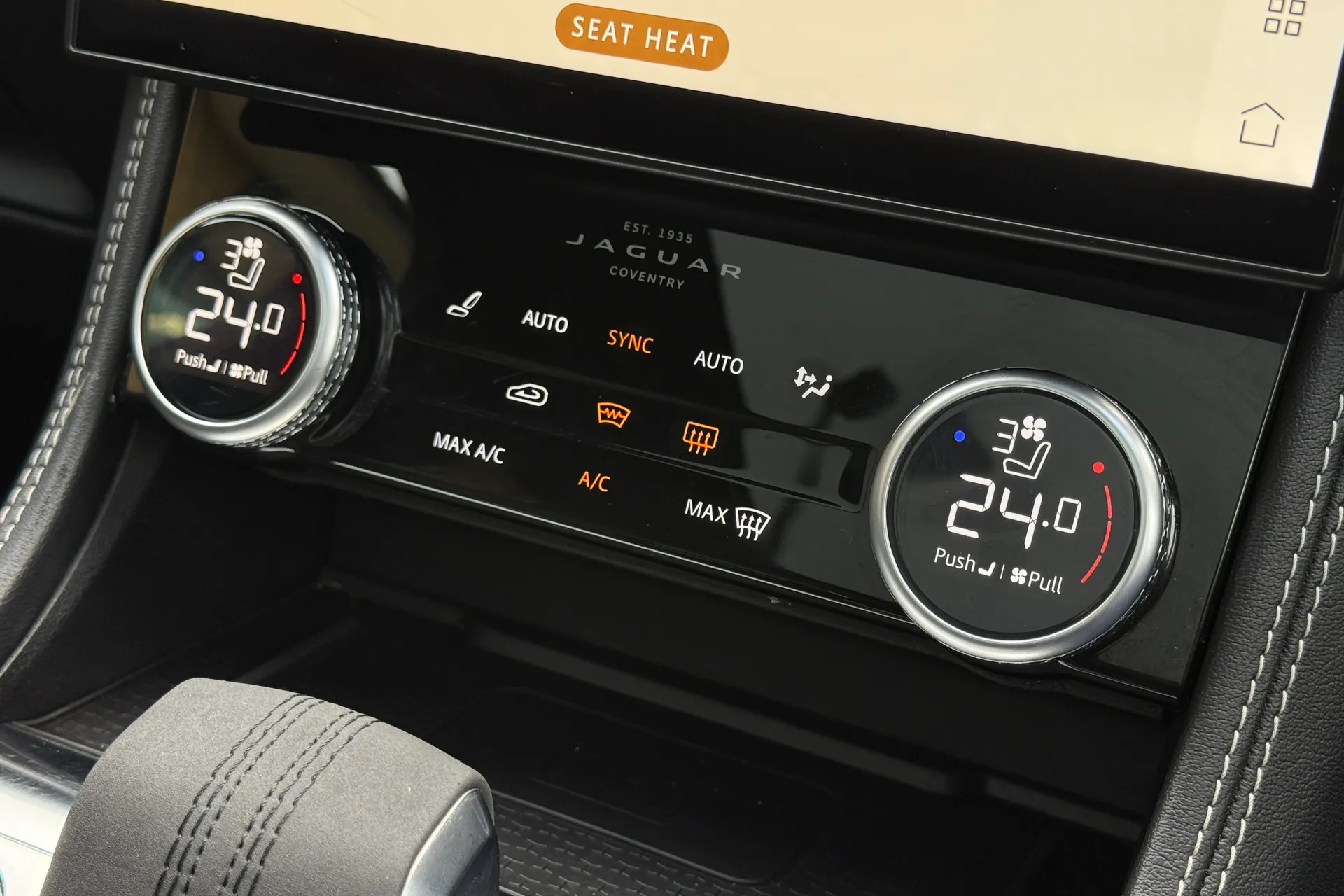 Jaguar F-PACE thumbnail image number 27