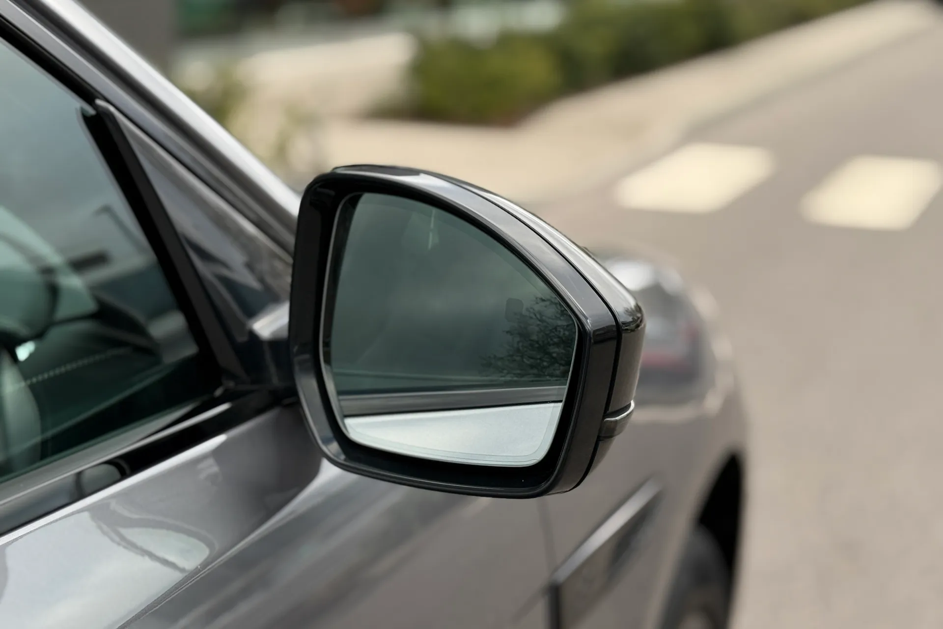 Jaguar F-PACE thumbnail image number 12