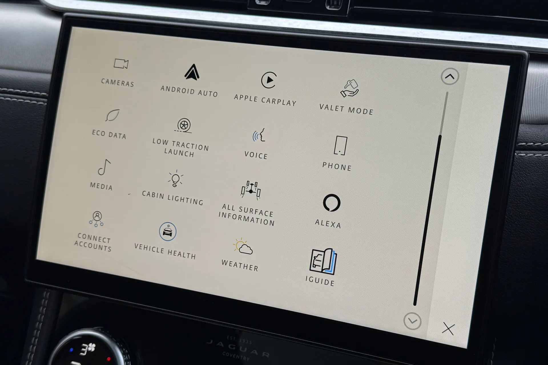 Jaguar F-PACE thumbnail image number 30