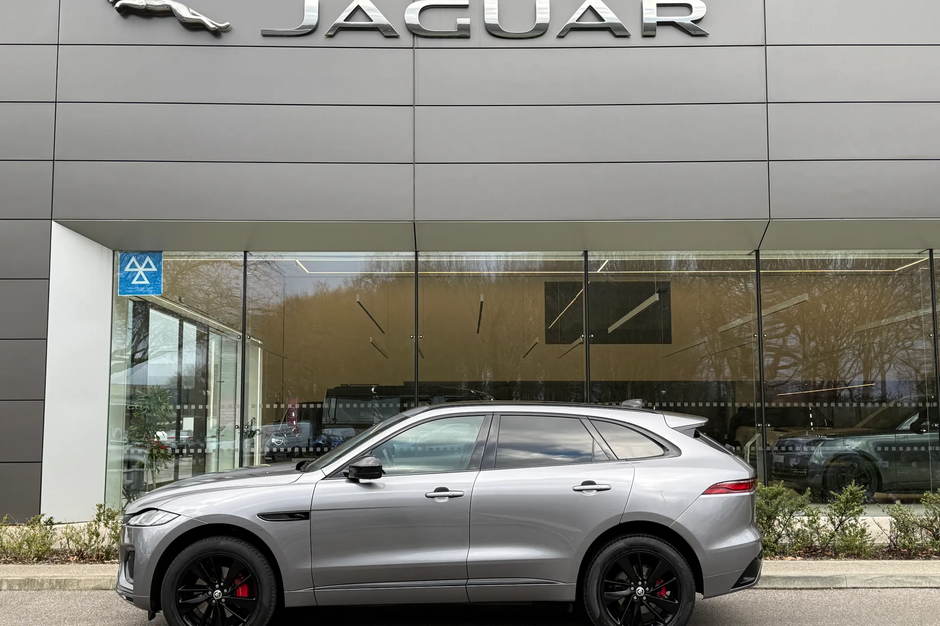 Jaguar F-PACE thumbnail image number 9