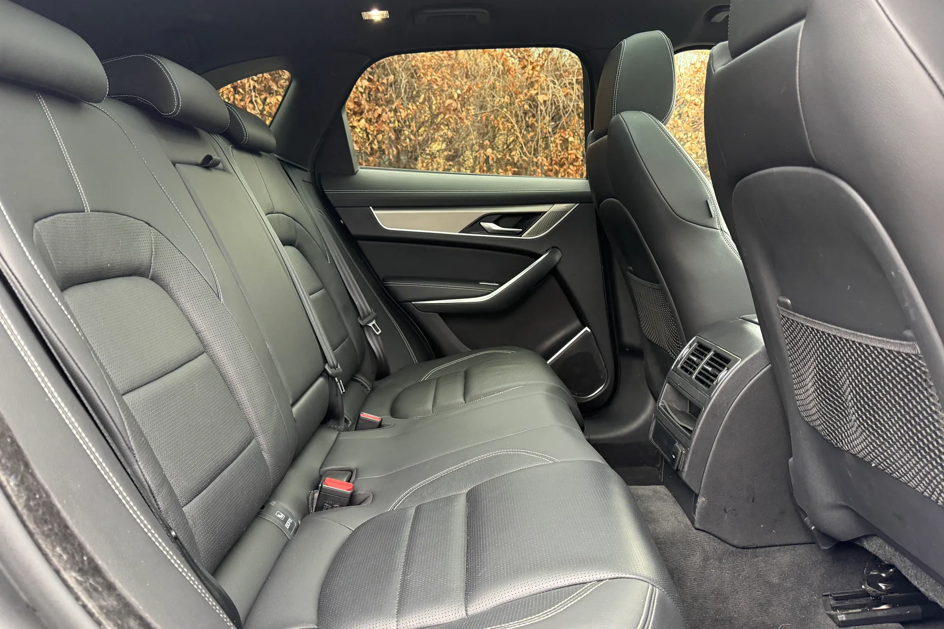 Jaguar F-PACE thumbnail image number 33