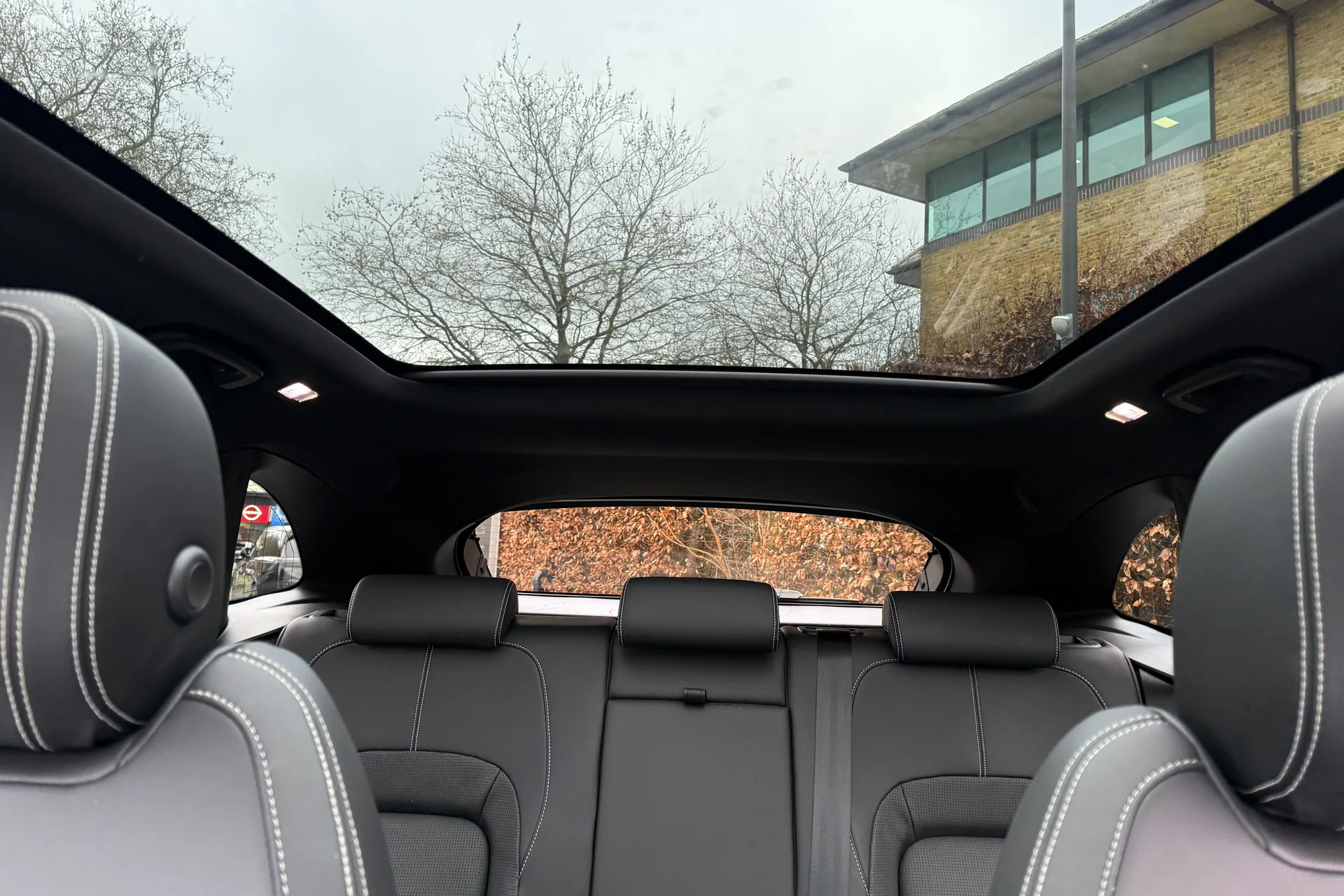 Jaguar F-PACE thumbnail image number 26