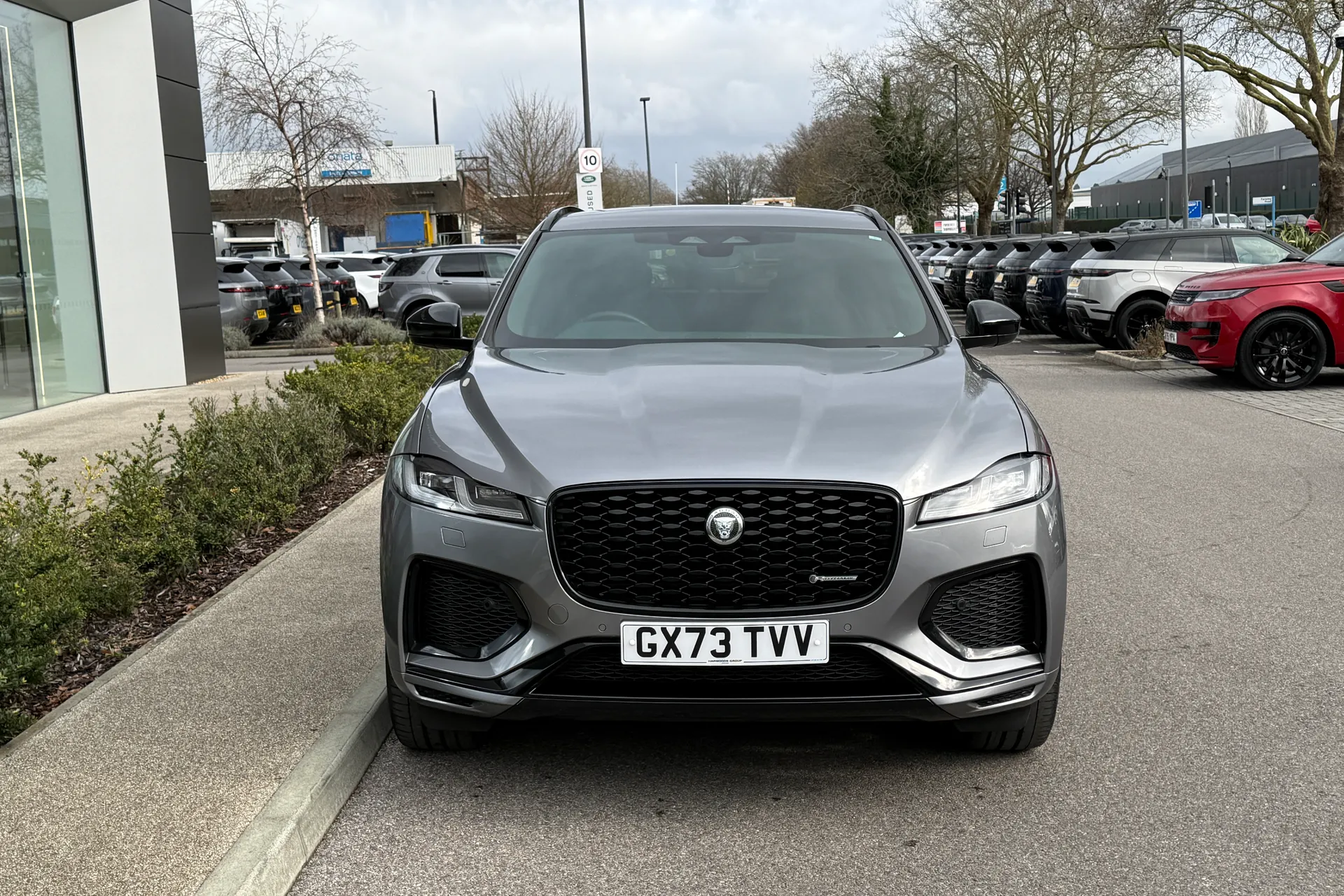 Jaguar F-PACE thumbnail image number 16